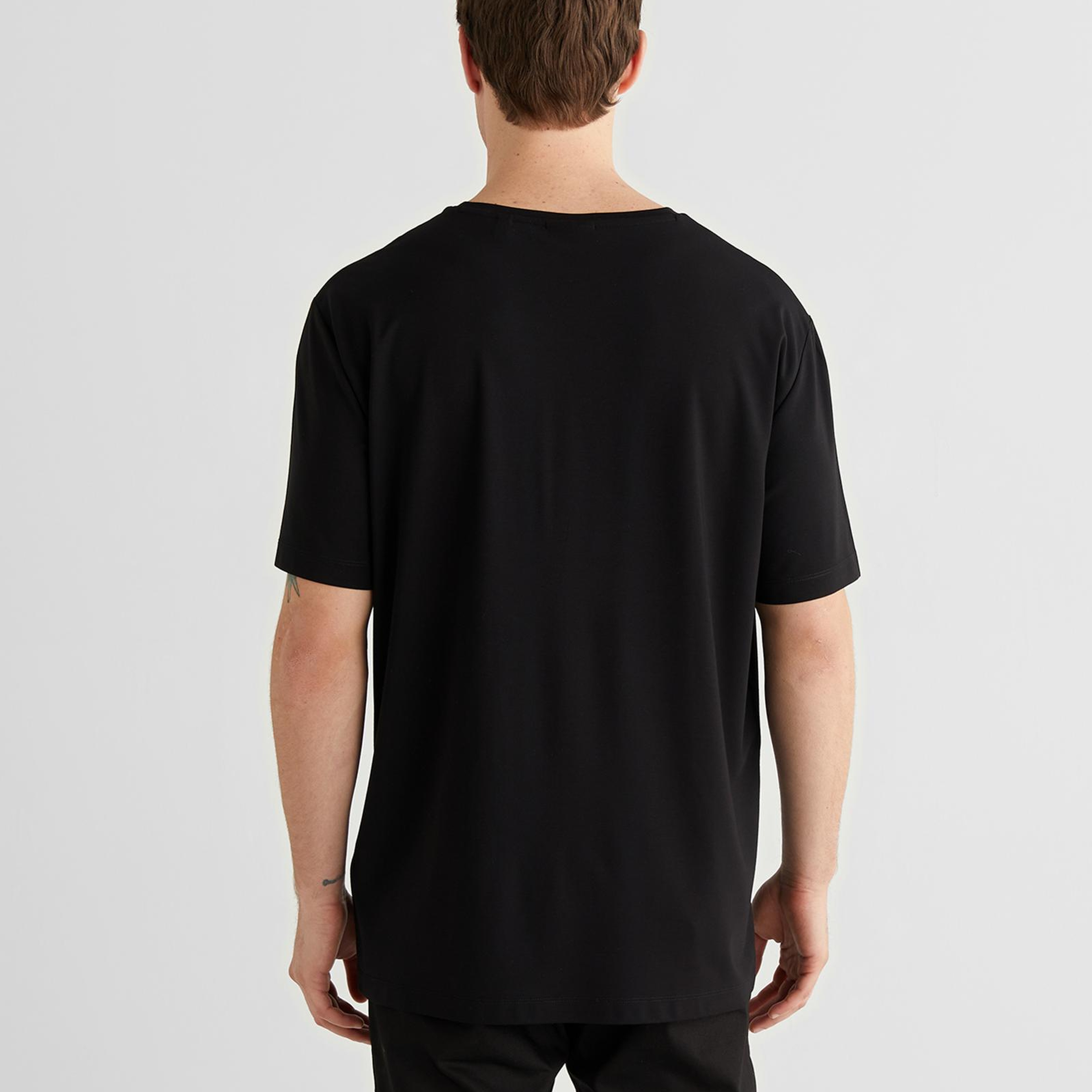 GANT Erkek Siyah Baskılı Kısa Kollu T-Shirt