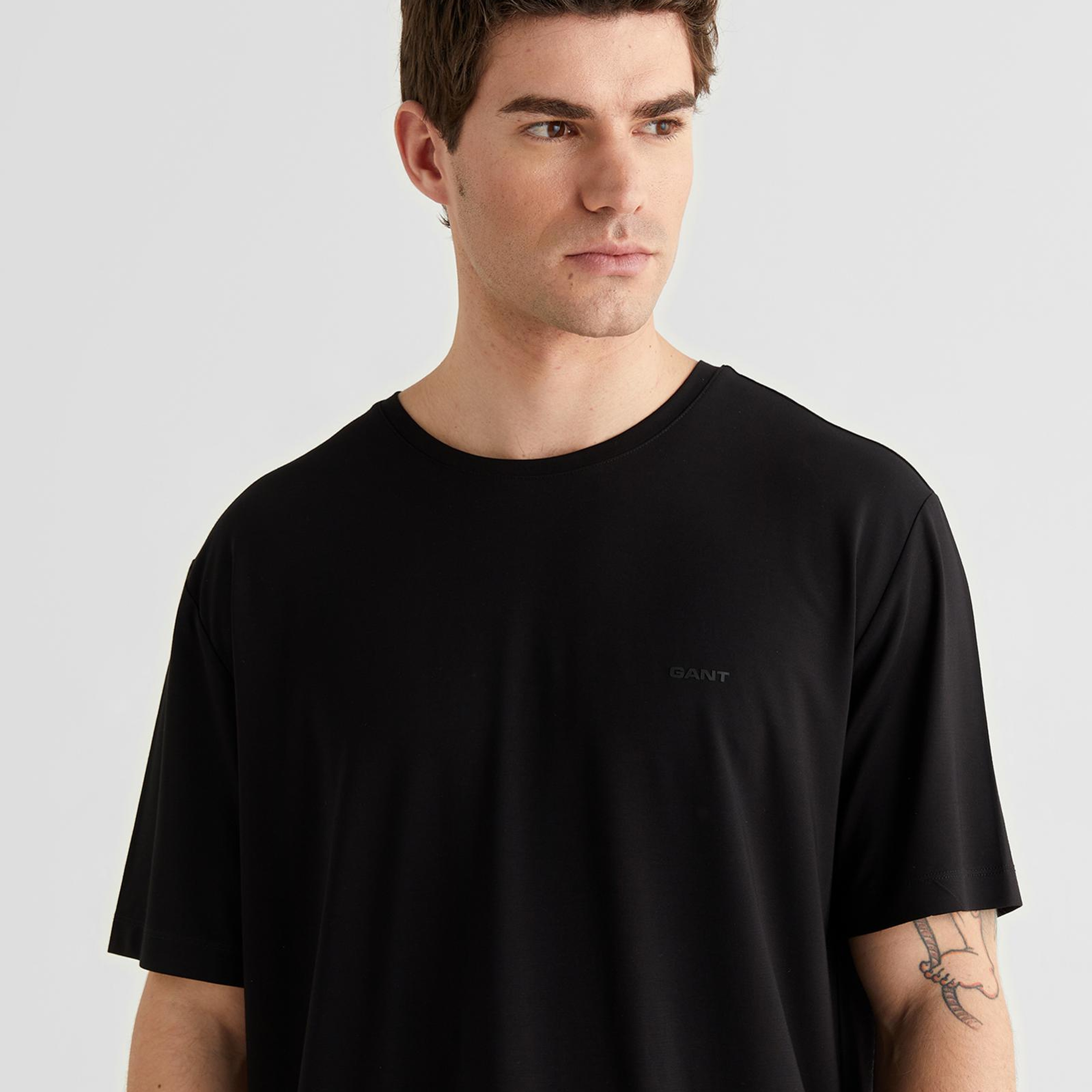 GANT Erkek Siyah Baskılı Kısa Kollu T-Shirt