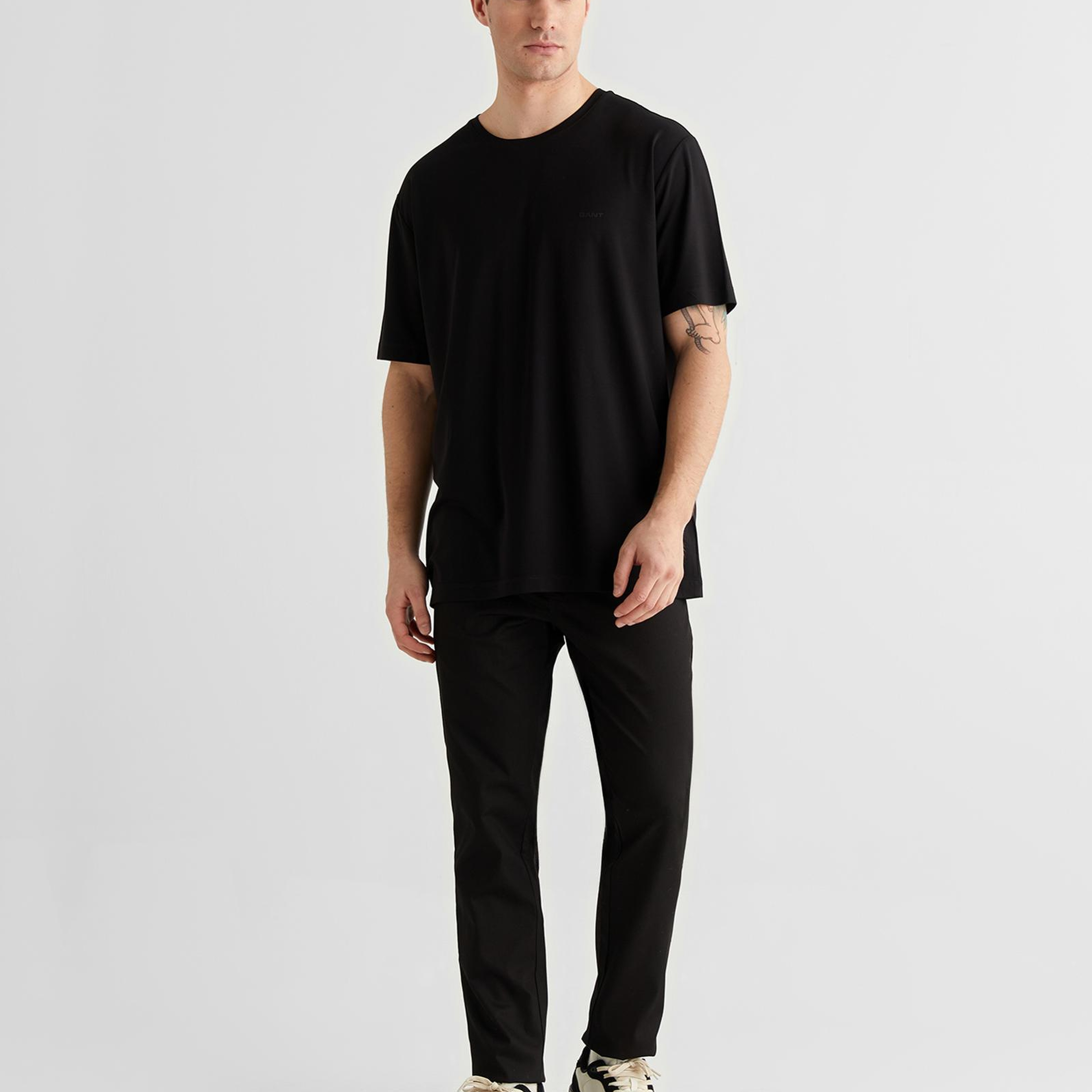 GANT Erkek Siyah Baskılı Kısa Kollu T-Shirt