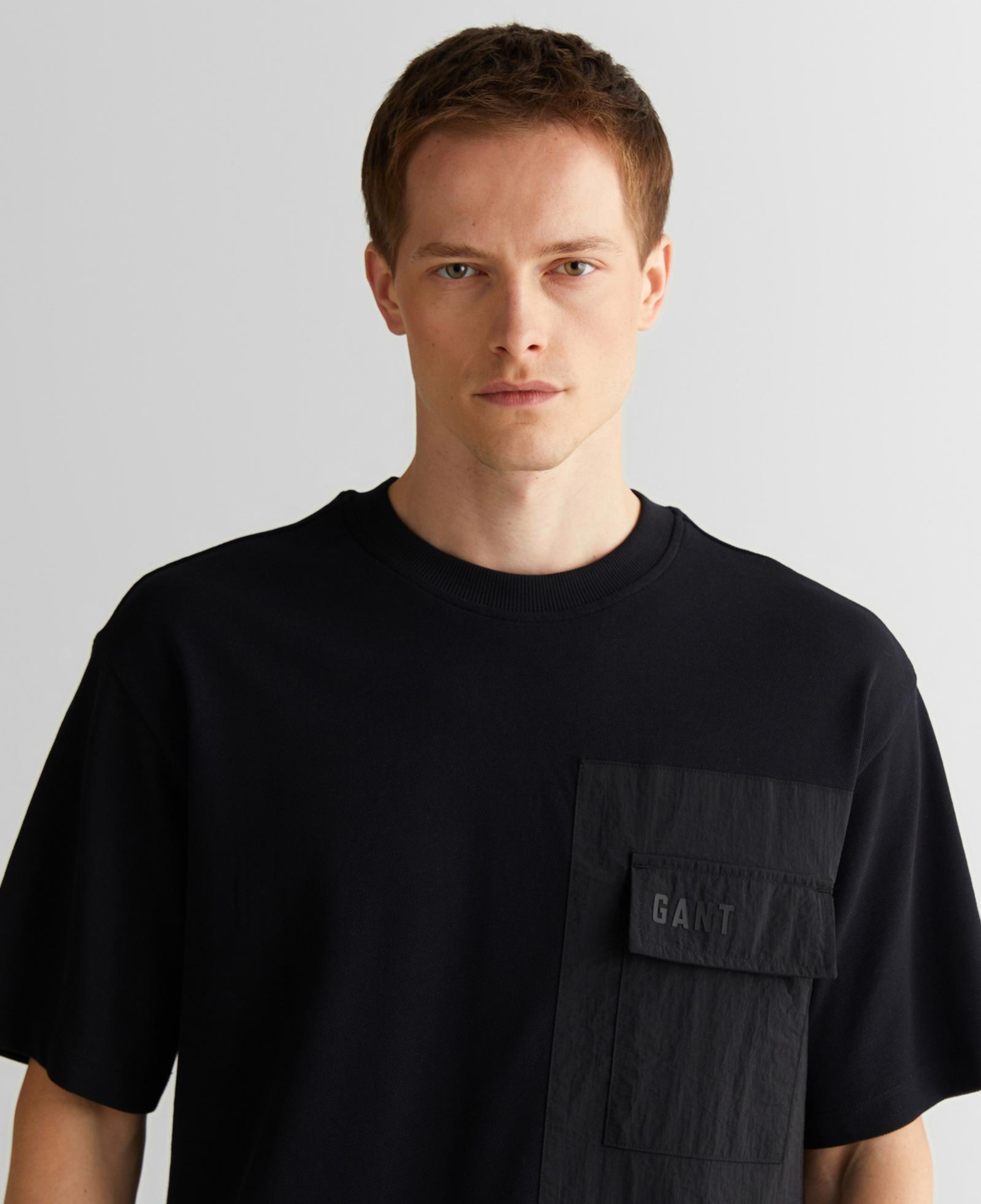 GANT Erkek Siyah Relaxed Fit Bisiklet Yaka Logolu T-Shirt
