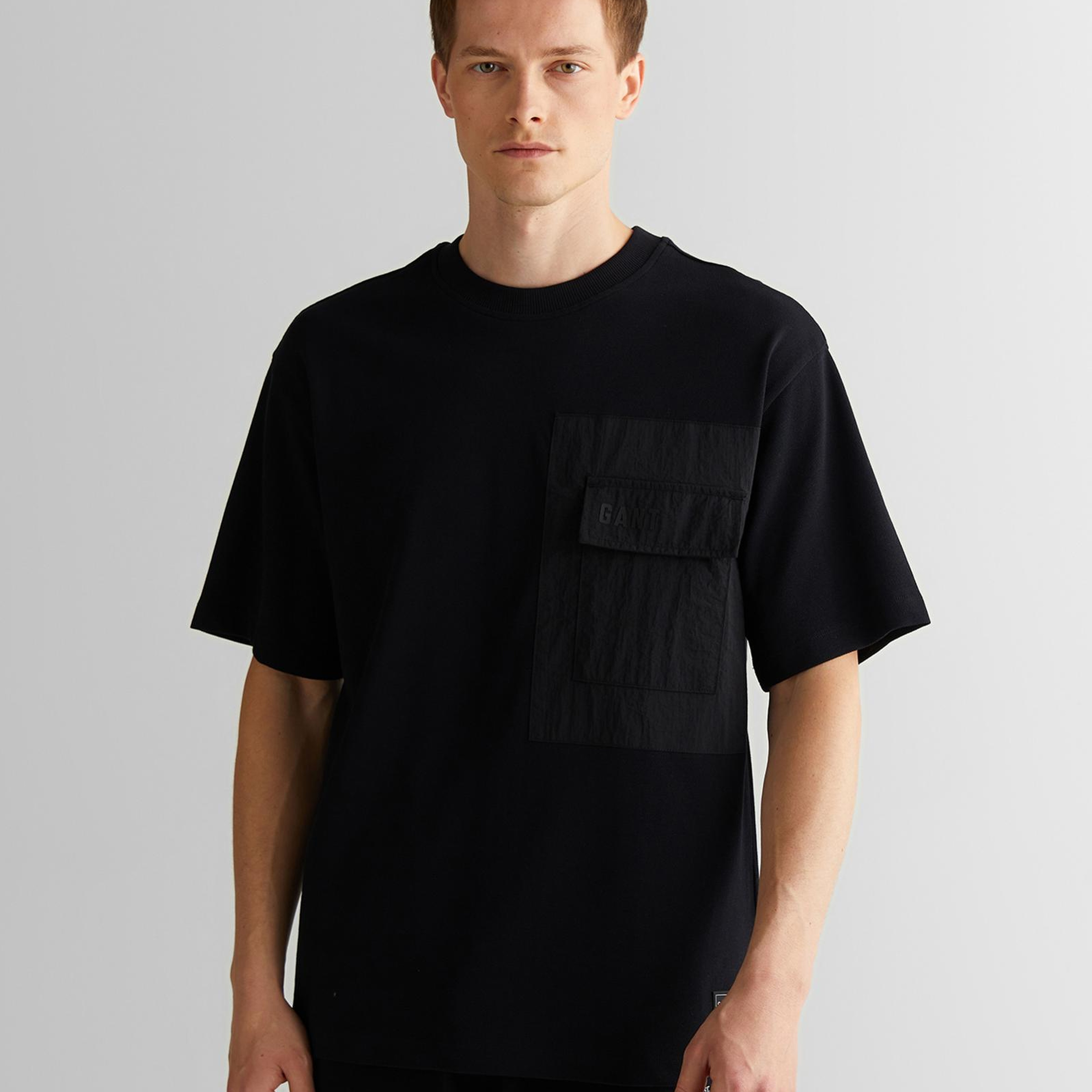 GANT Erkek Siyah Relaxed Fit Bisiklet Yaka Logolu T-Shirt