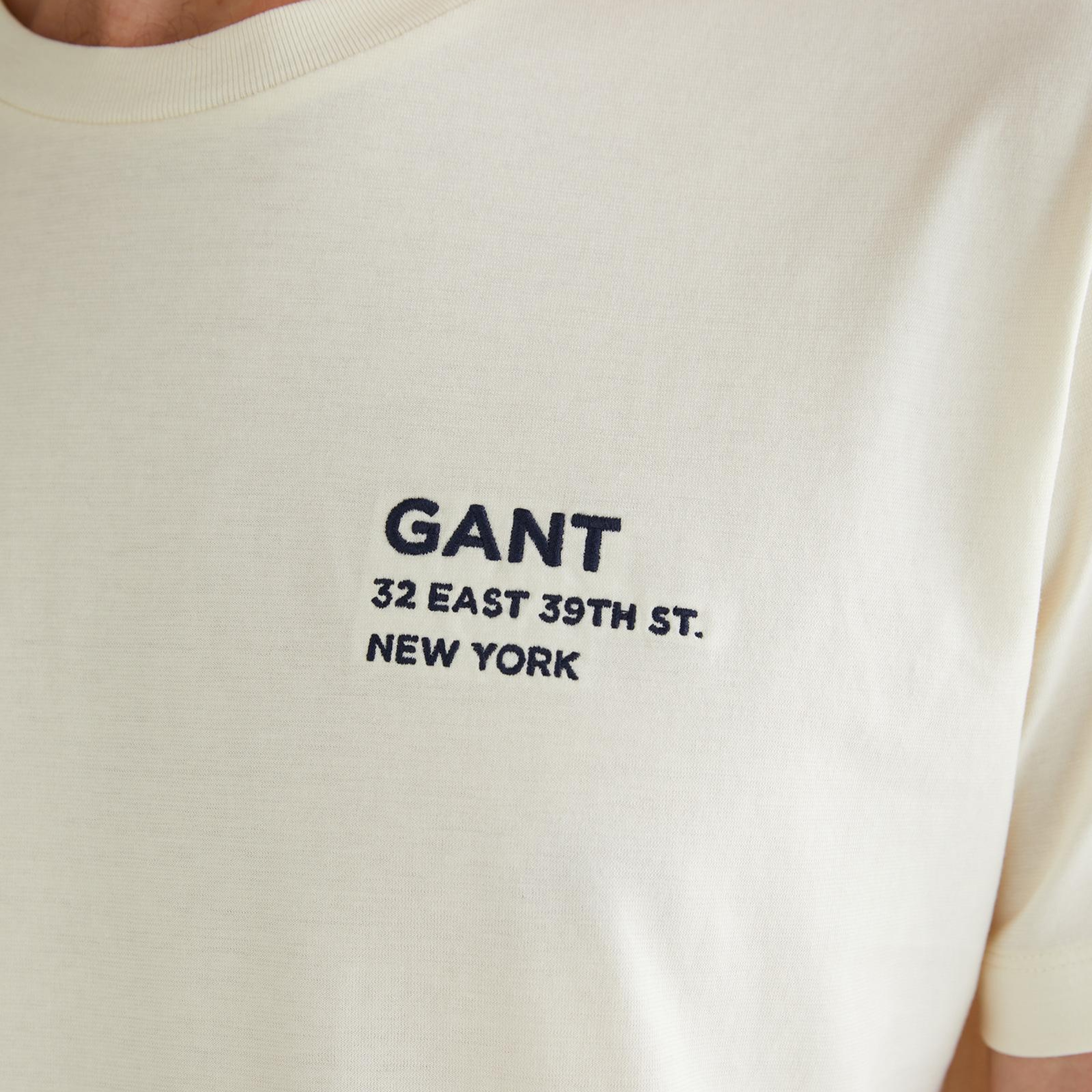 GANT Erkek Krem Regular Fit Bisiklet Yaka Logolu T-Shirt