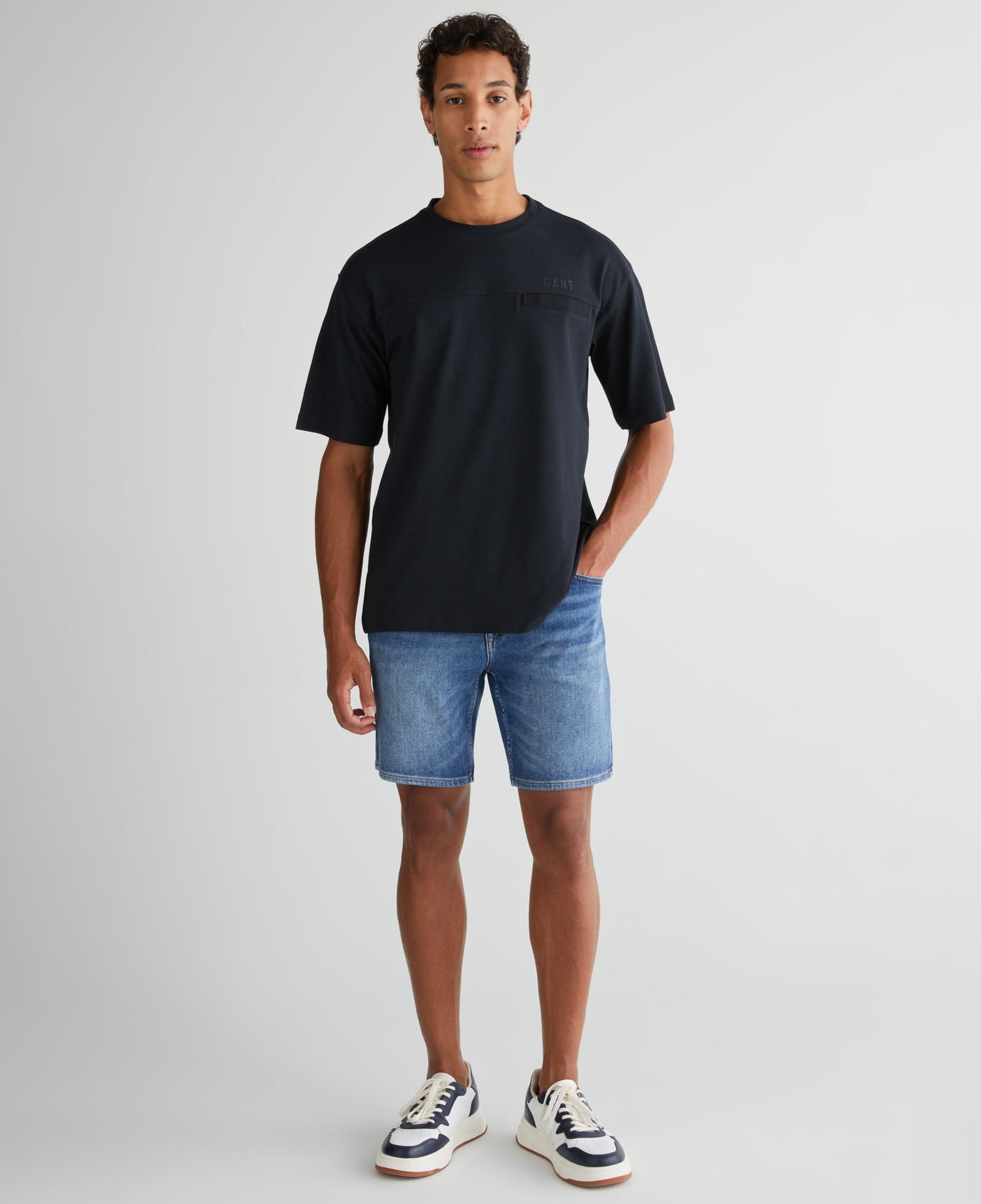 GANT Erkek Siyah Relaxed Fit Bisiklet Yaka Logolu T-Shirt