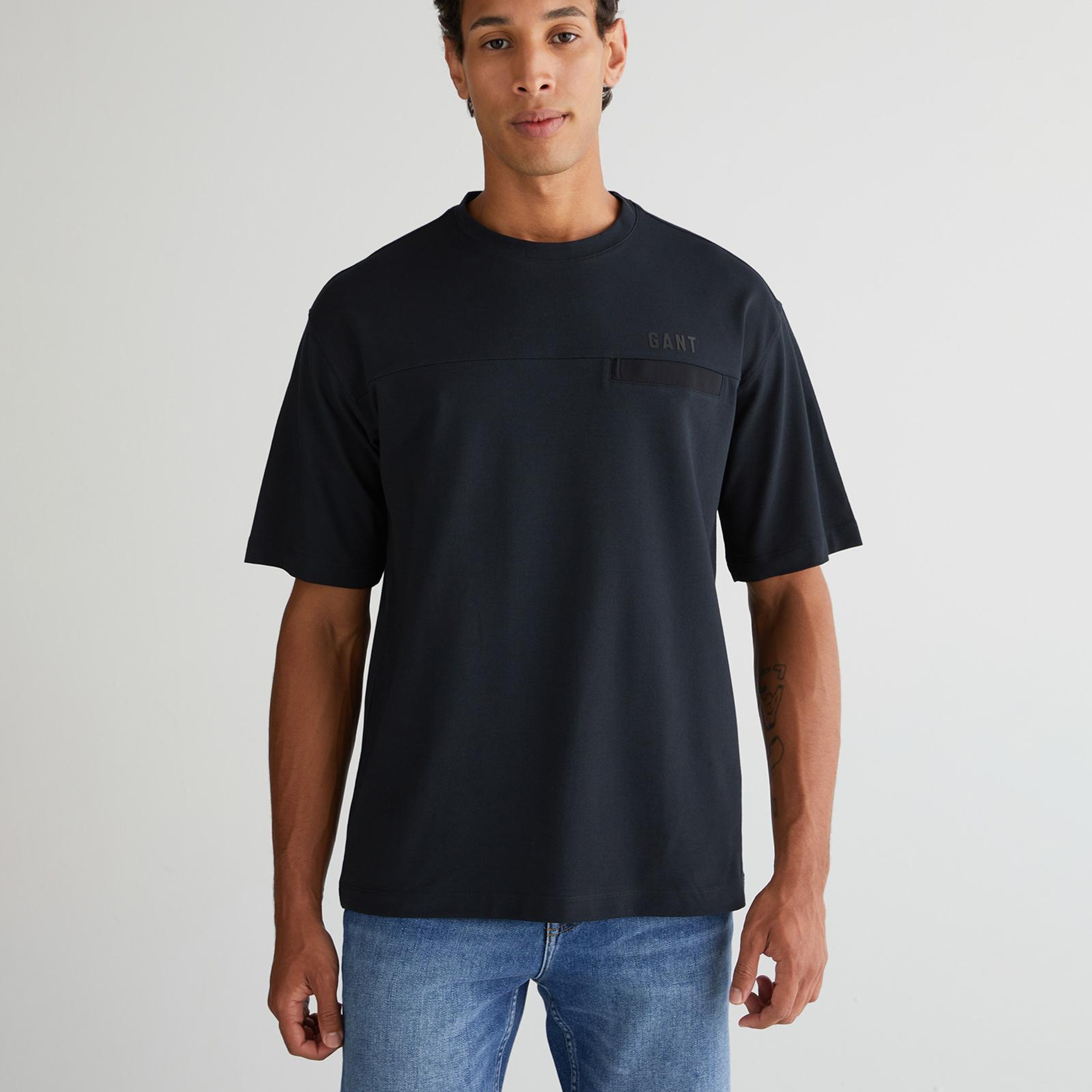 GANT Erkek Siyah Relaxed Fit Bisiklet Yaka Logolu T-Shirt