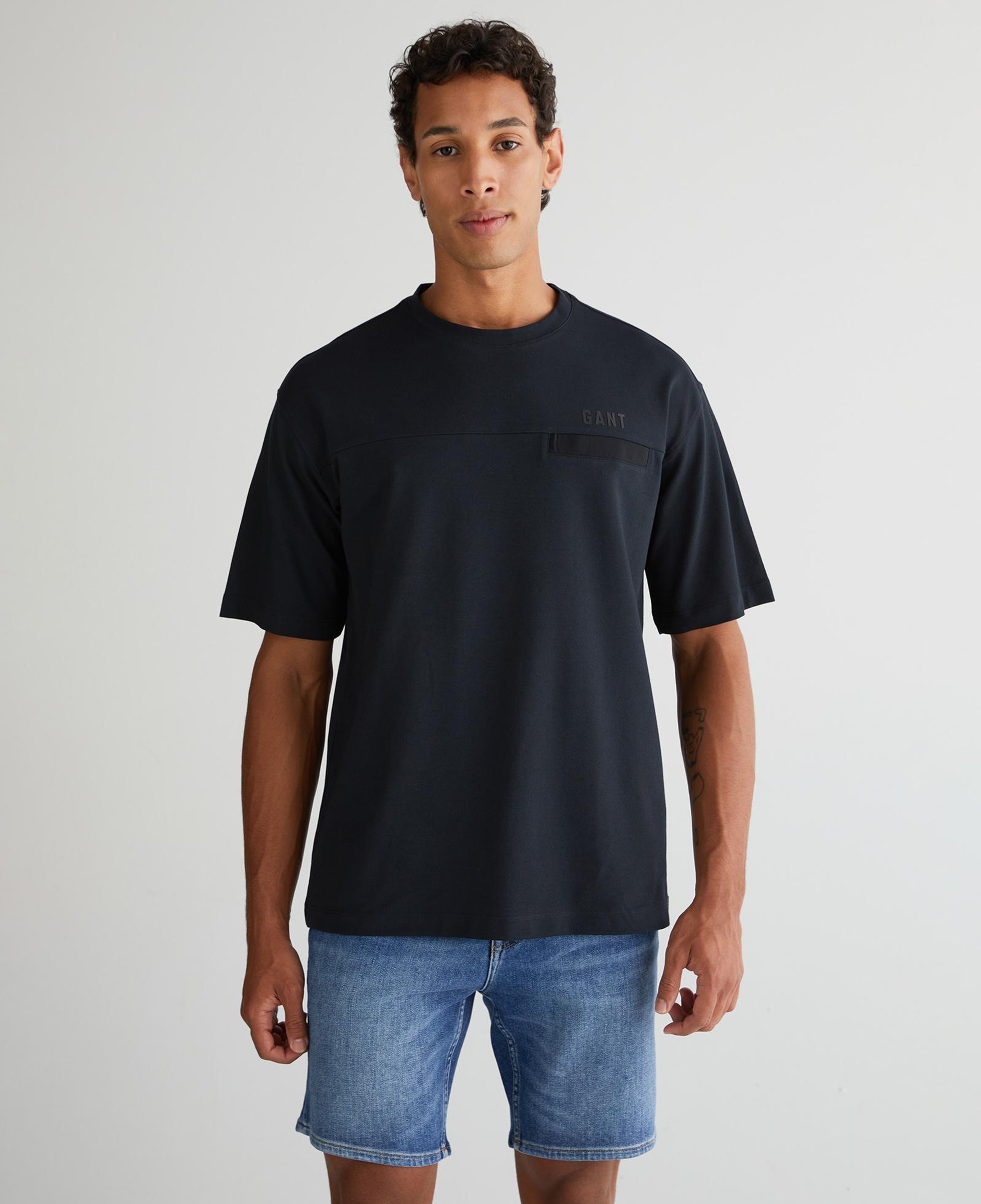 GANT Erkek Siyah Relaxed Fit Bisiklet Yaka Logolu T-Shirt
