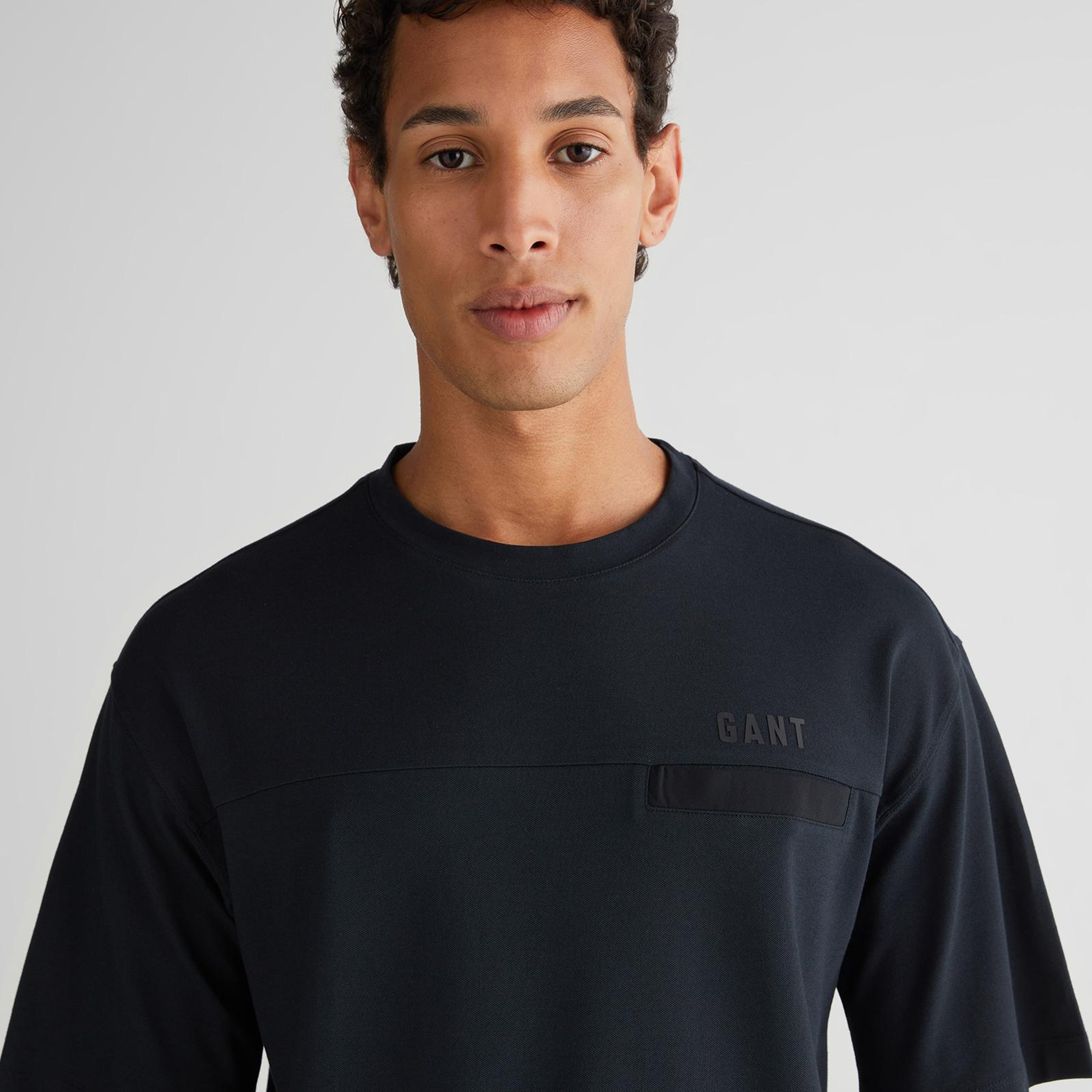 GANT Erkek Siyah Relaxed Fit Bisiklet Yaka Logolu T-Shirt