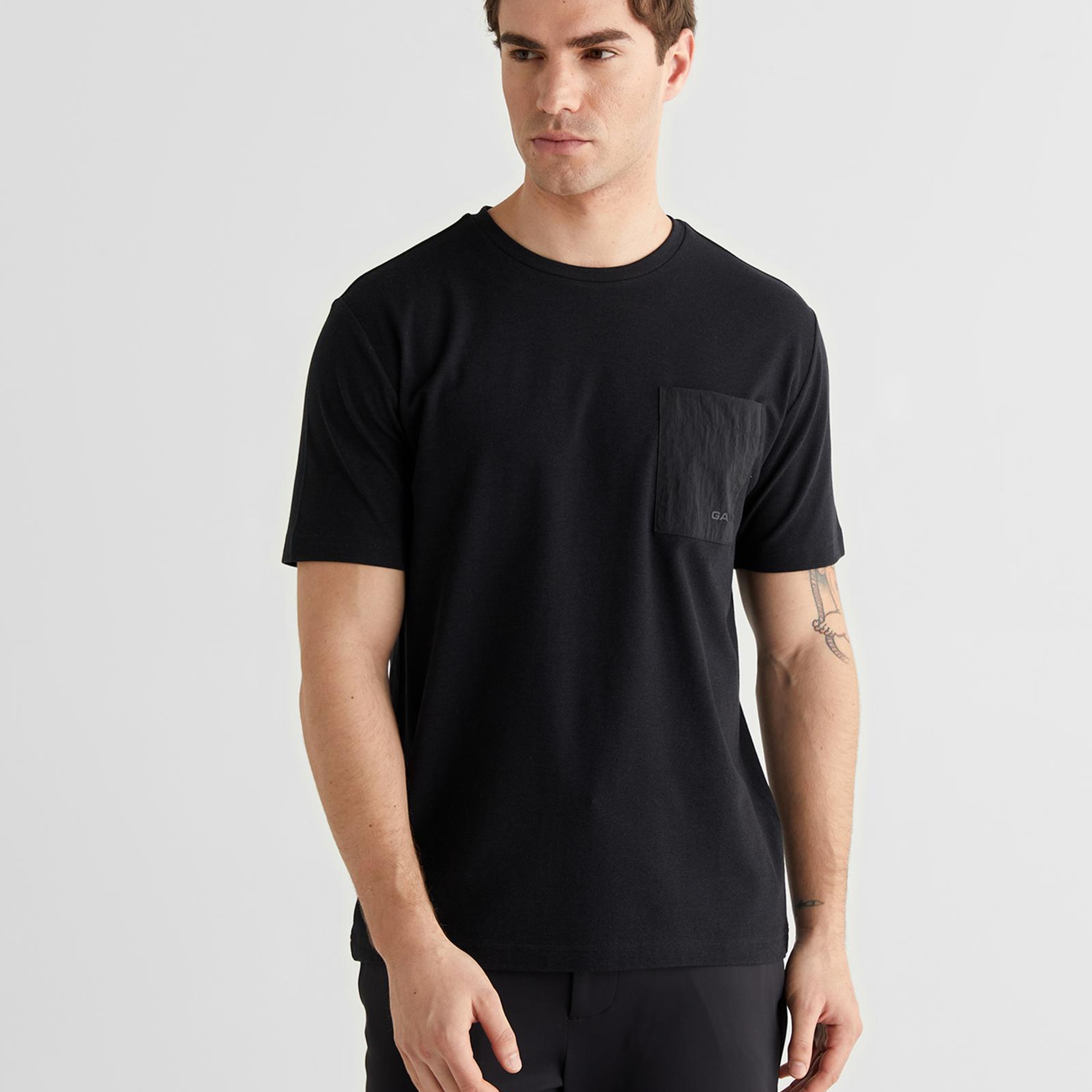 GANT Erkek Siyah Baskılı Kısa Kollu T-Shirt