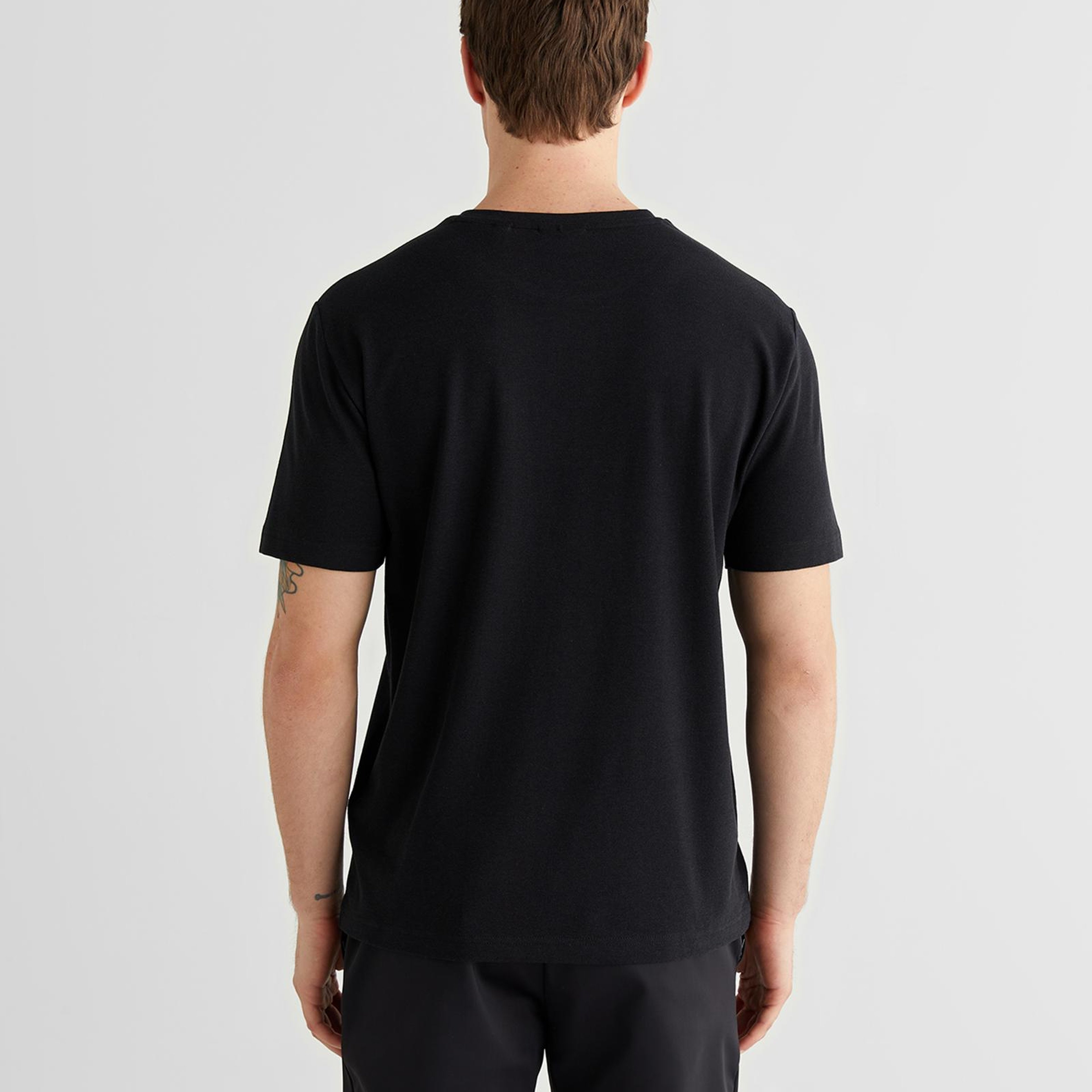 GANT Erkek Siyah Baskılı Kısa Kollu T-Shirt