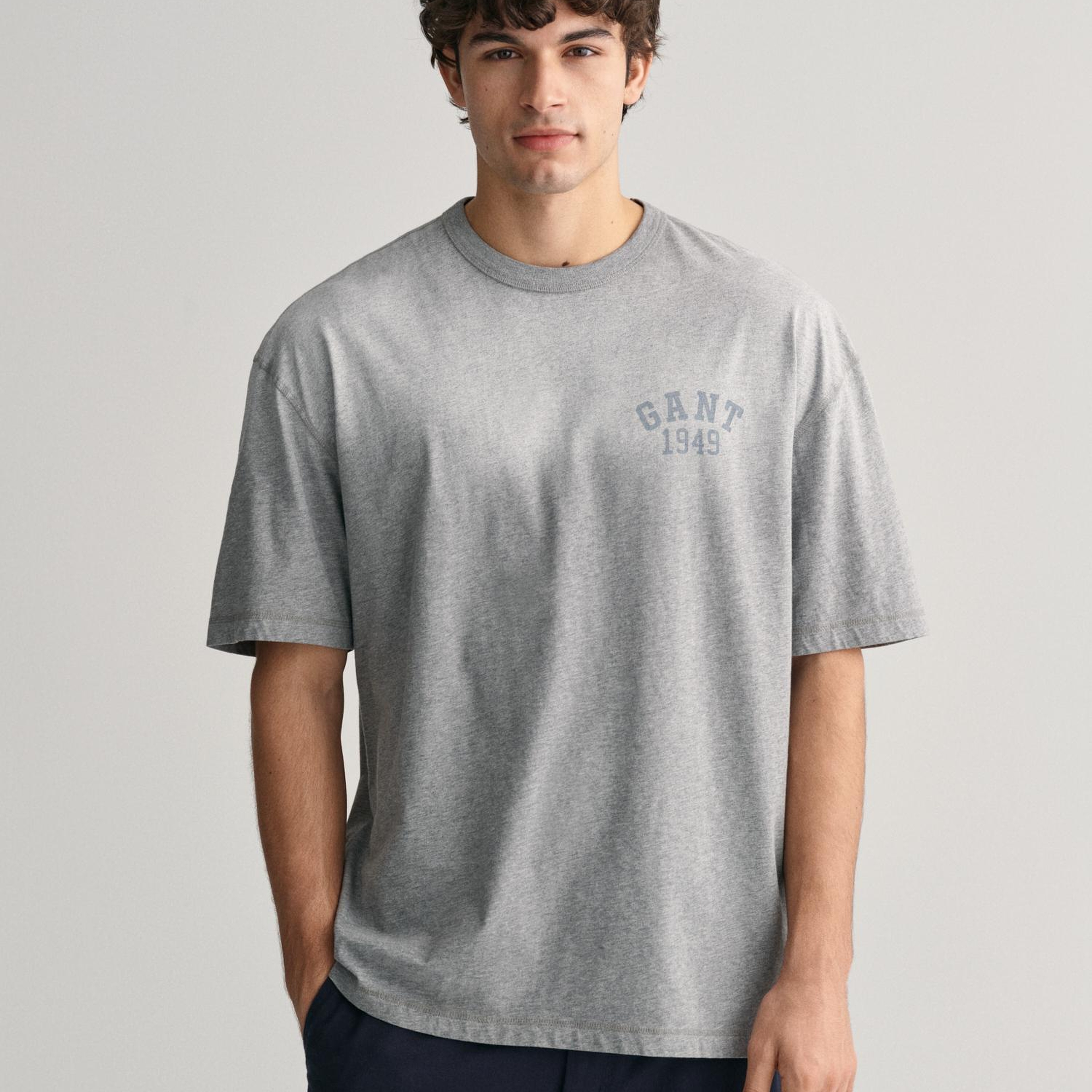 GANT Erkek Gri Relaxed Fit Bisiklet Yaka Logolu T-shirt