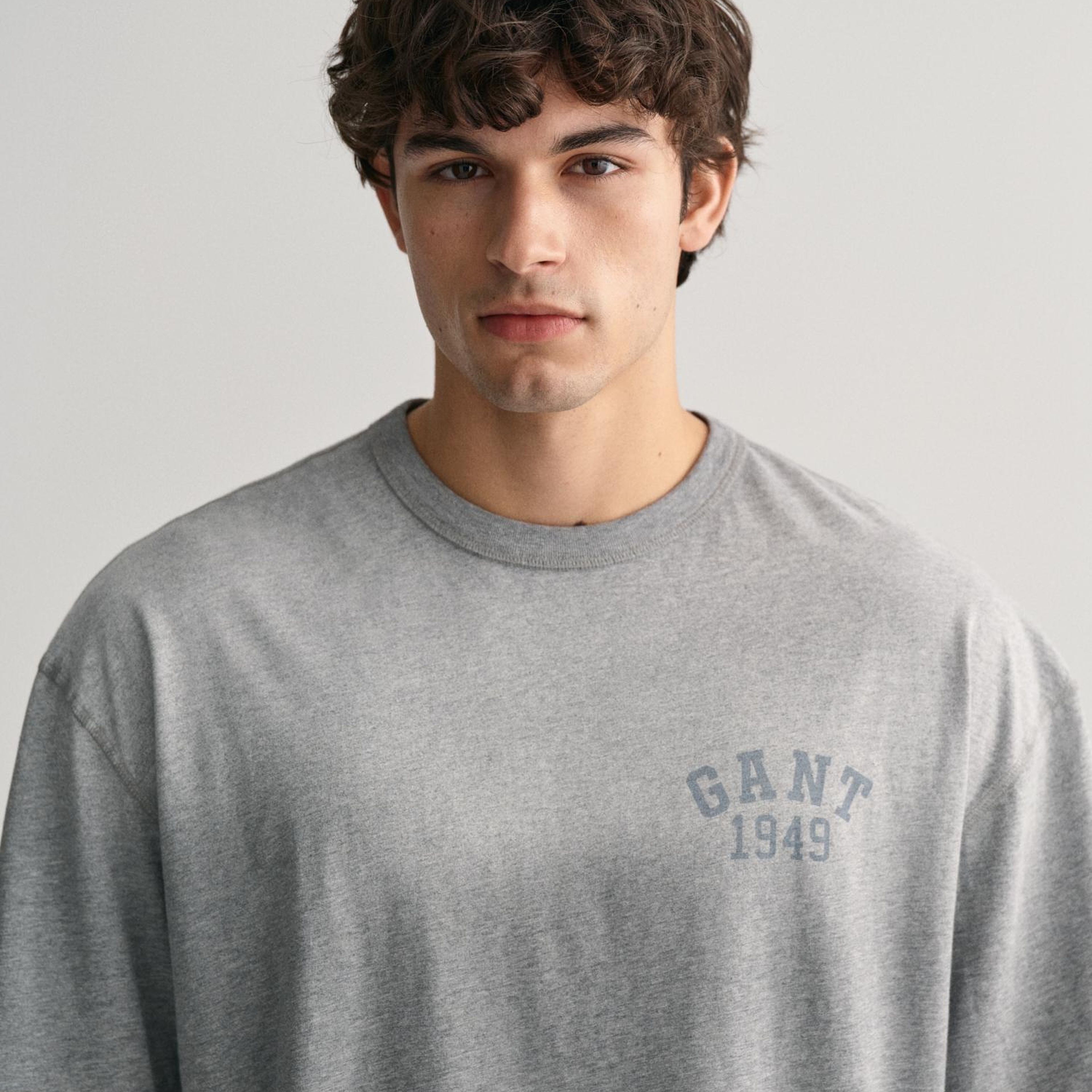 GANT Erkek Gri Relaxed Fit Bisiklet Yaka Logolu T-shirt