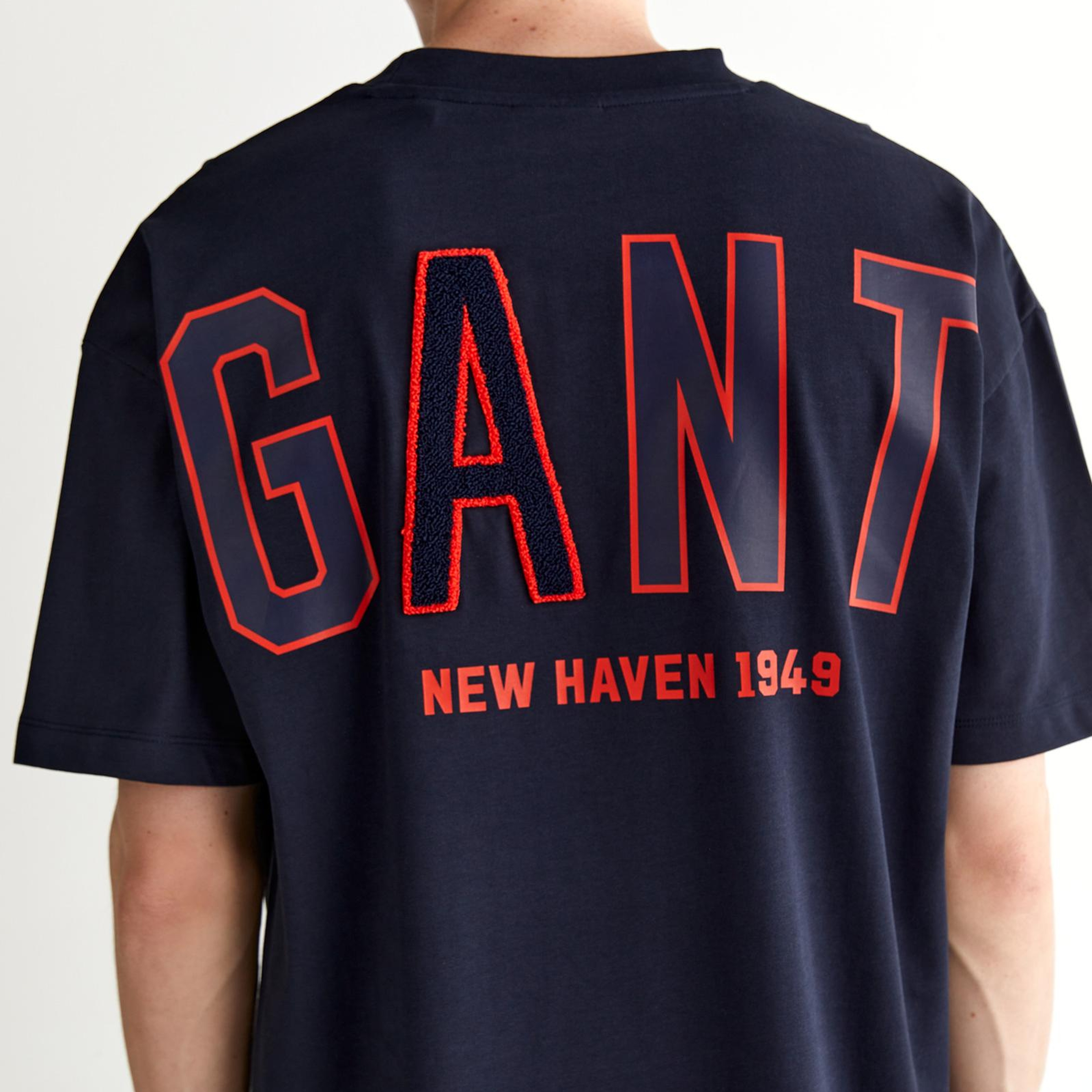 GANT Erkek Lacivert Relaxed Fit Bisiklet Yaka Logolu T-Shirt