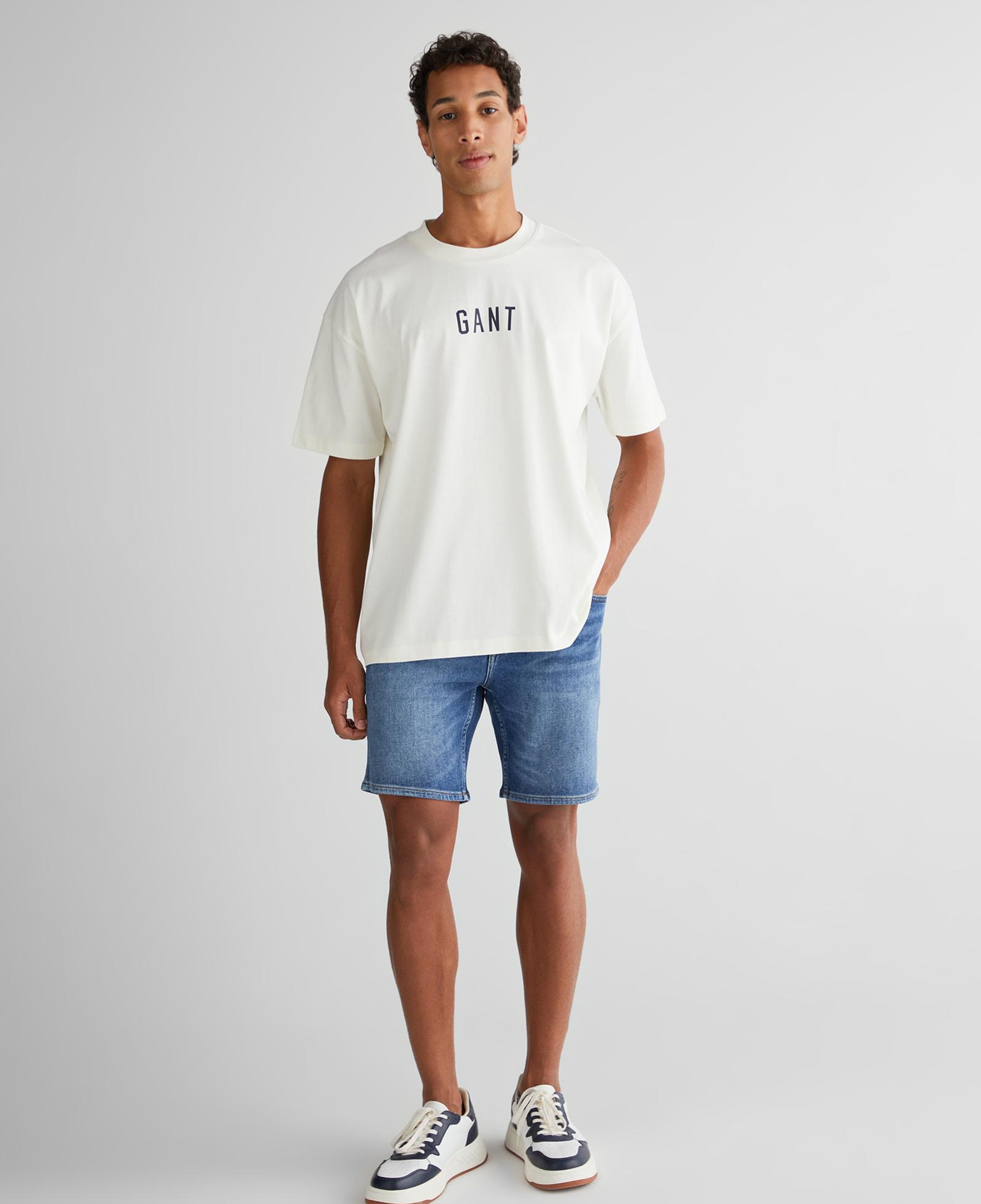 GANT Erkek Krem Relaxed Fit Bisiklet Yaka Logolu T-Shirt