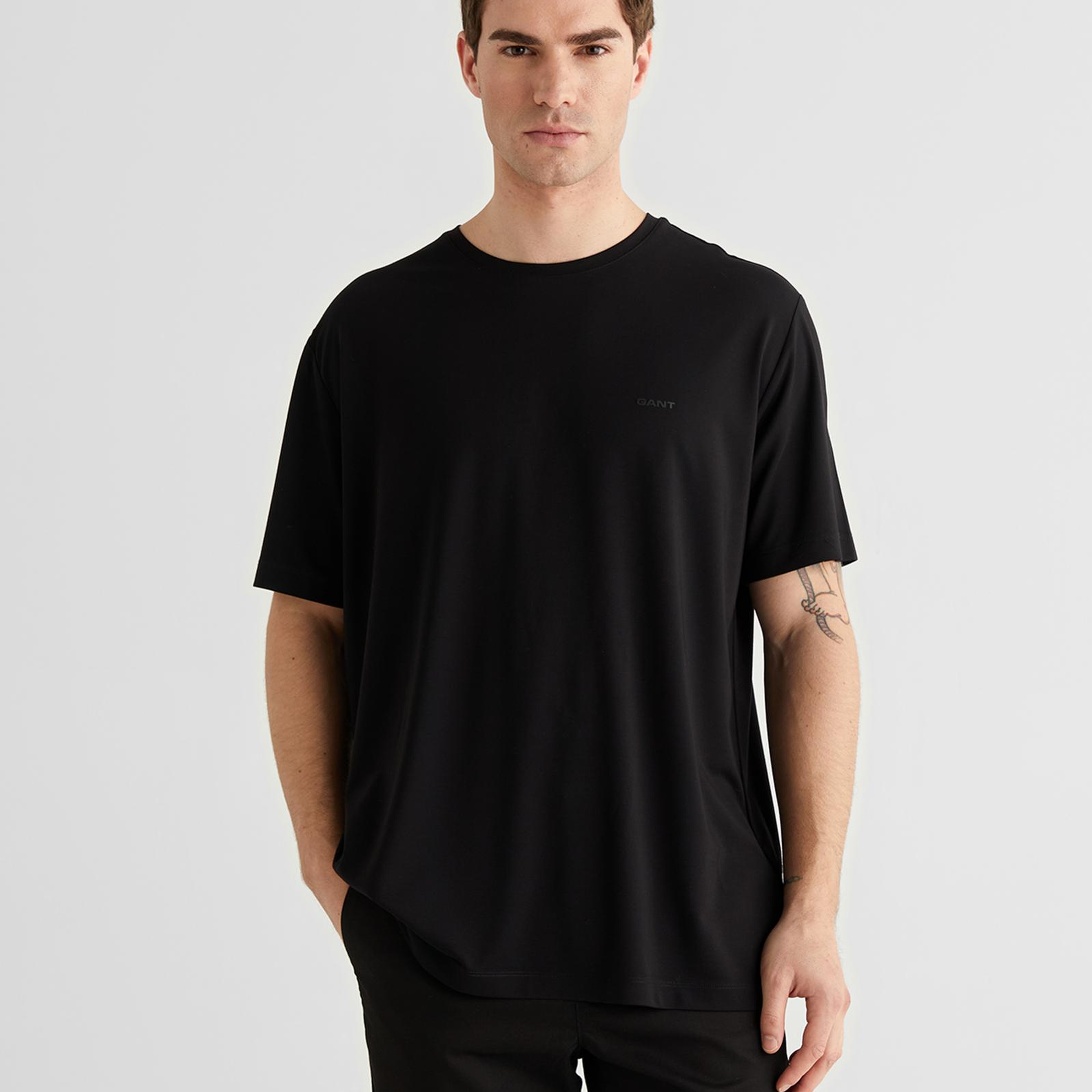 GANT Erkek Siyah Baskılı Kısa Kollu T-Shirt