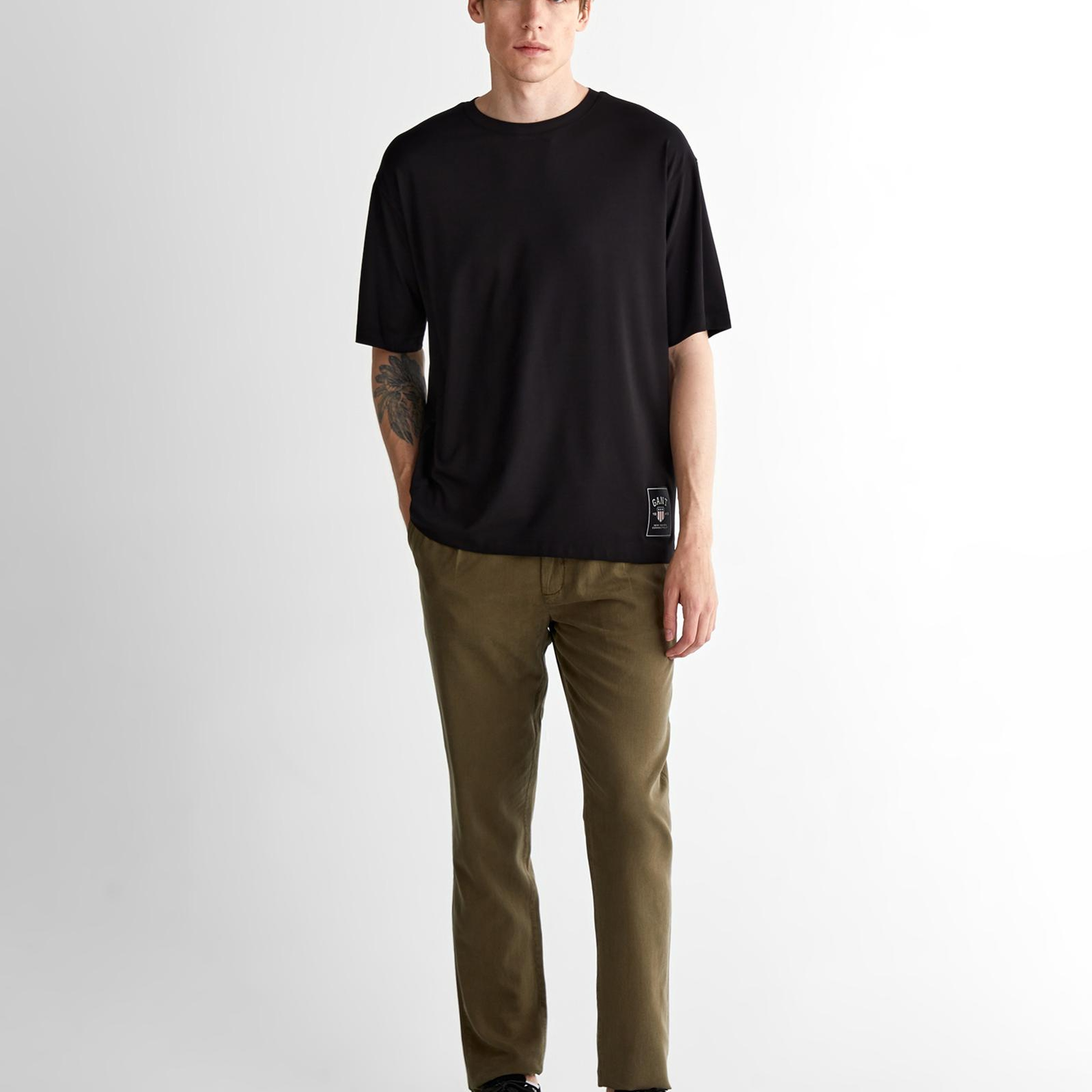 GANT Erkek Siyah Relaxed Fit Bisiklet Yaka Logolu T-Shirt