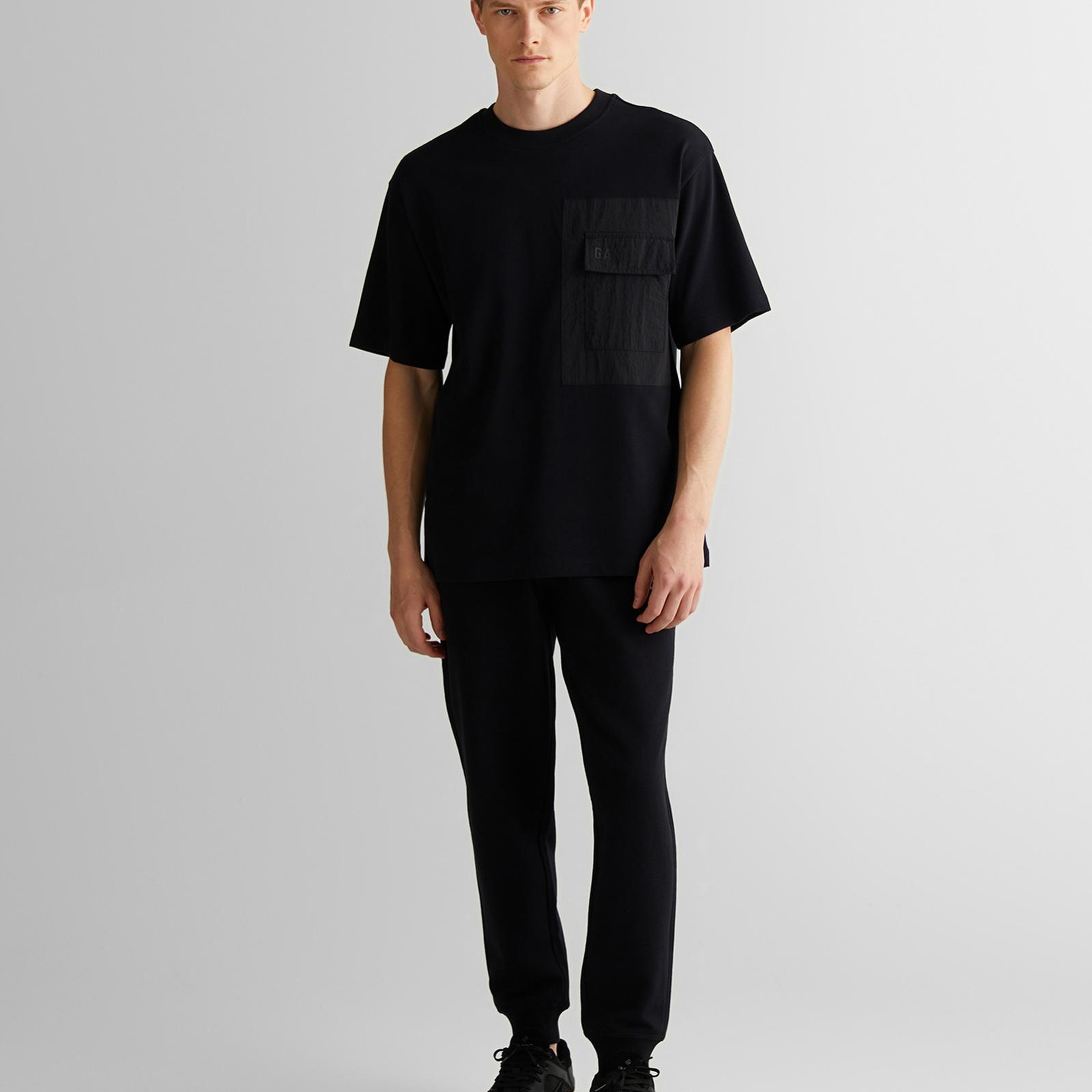 GANT Erkek Siyah Relaxed Fit Bisiklet Yaka Logolu T-Shirt