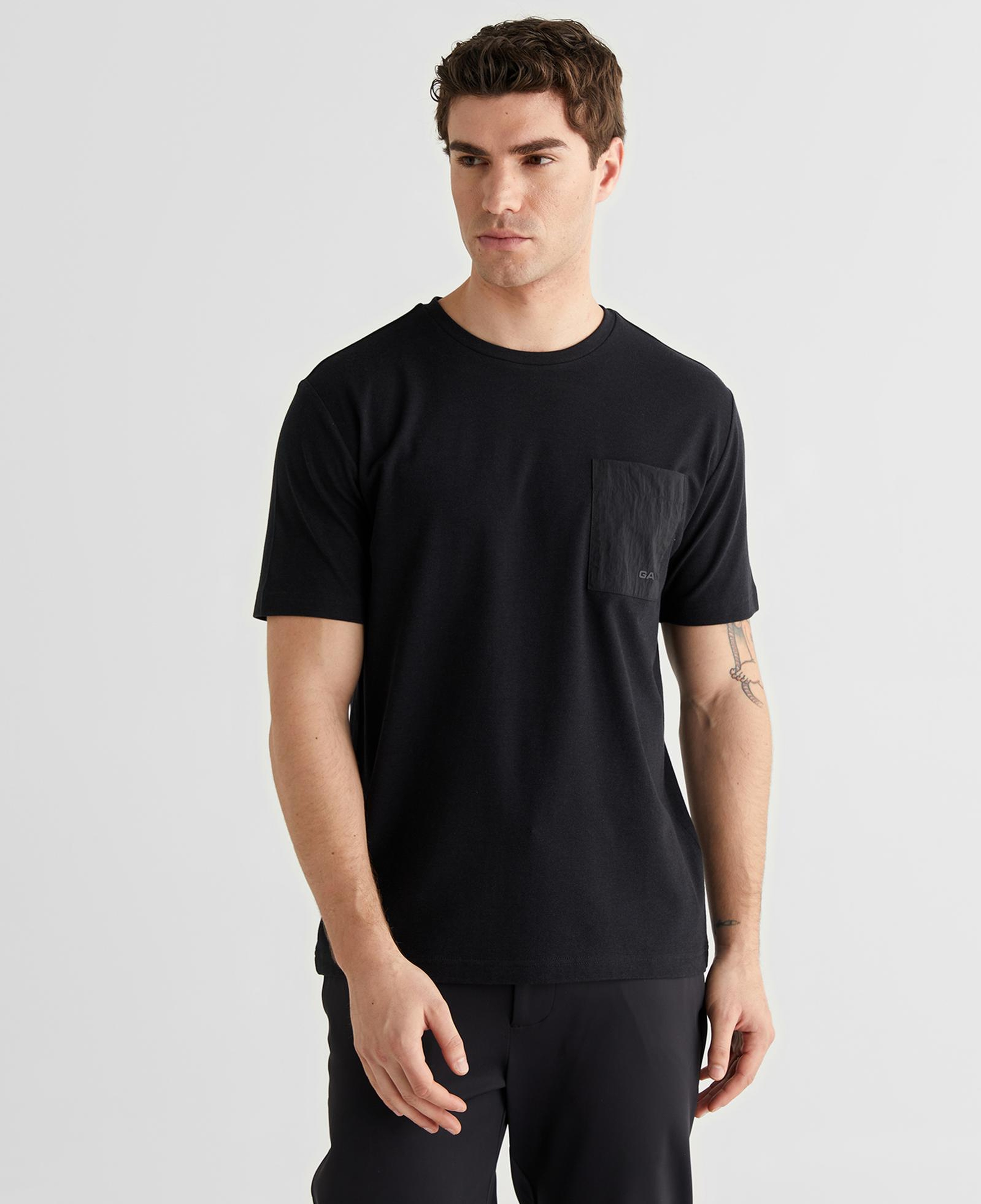 GANT Erkek Siyah Baskılı Kısa Kollu T-Shirt