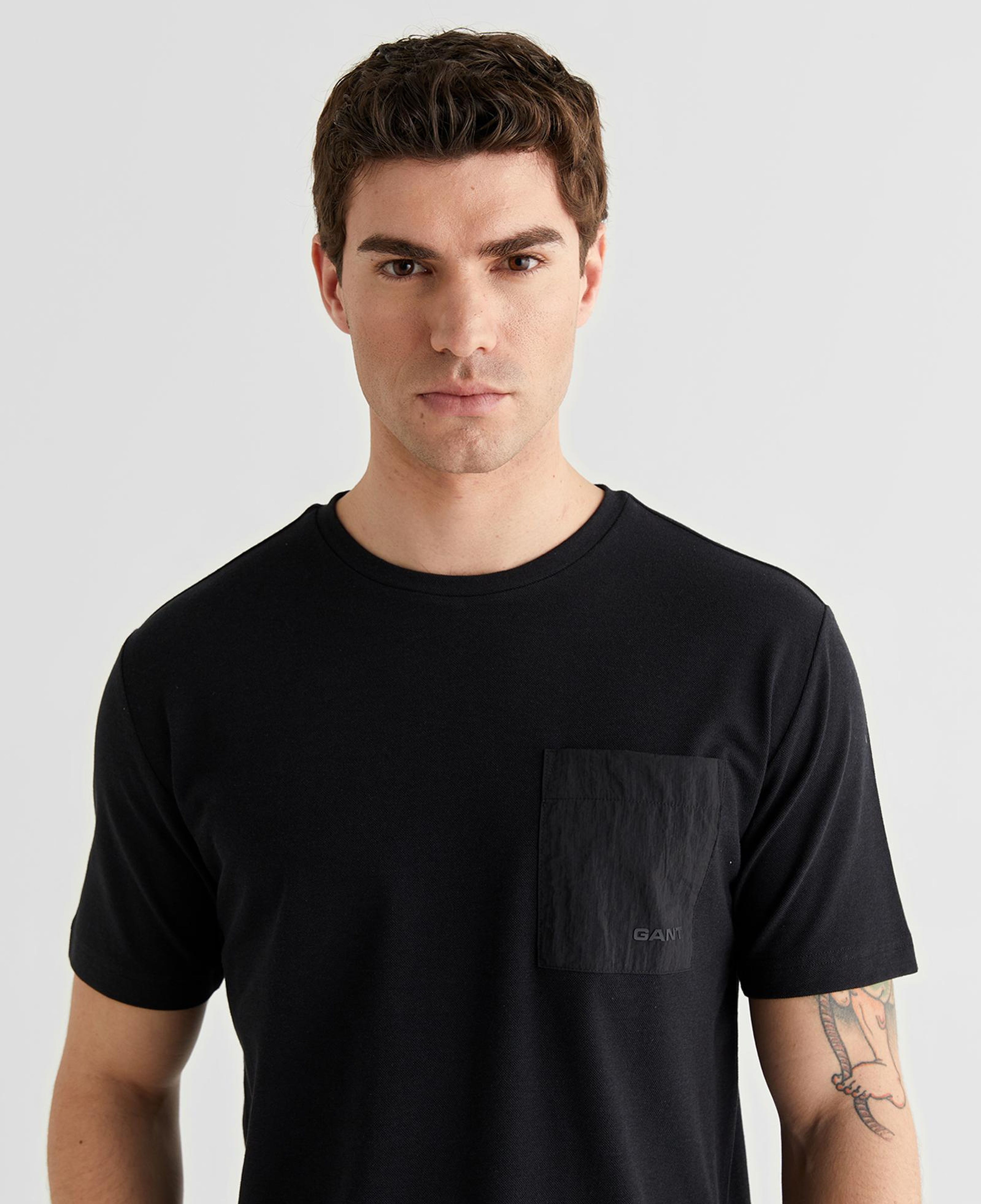 GANT Erkek Siyah Baskılı Kısa Kollu T-Shirt