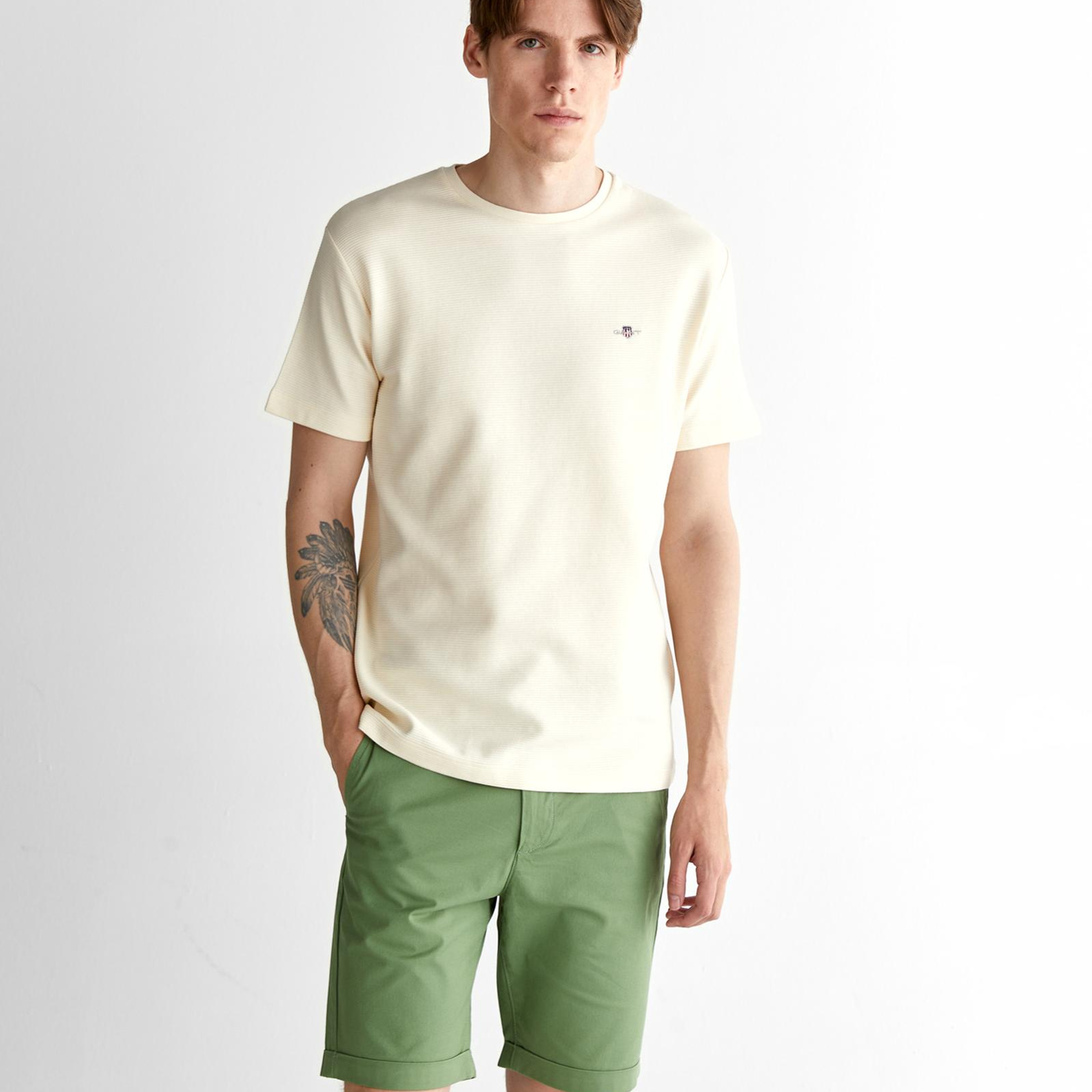 GANT Erkek Krem Bisiklet Yaka Regular Fit Logolu T-Shirt