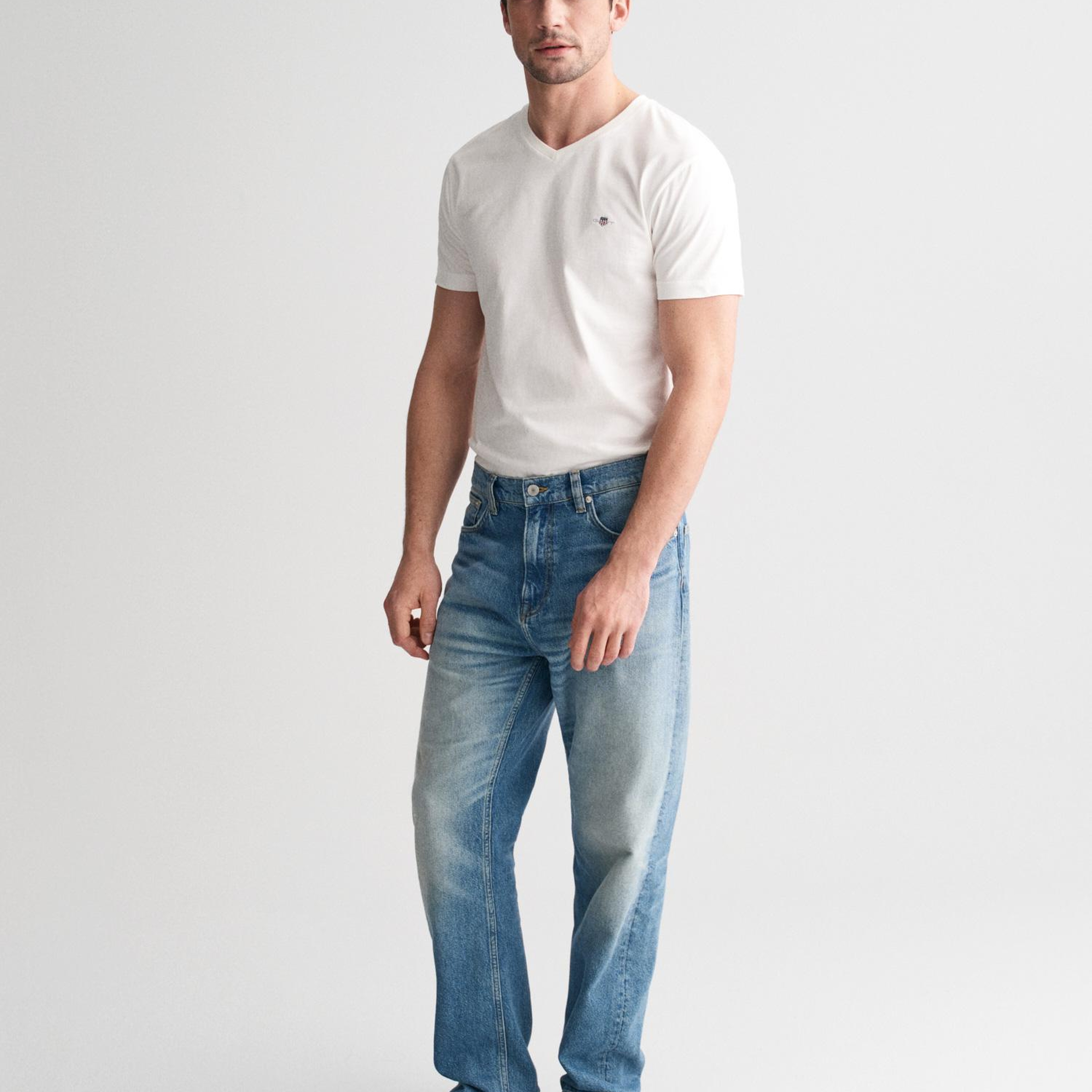 GANT Erkek Beyaz Slim Fit V Yaka T-Shirt