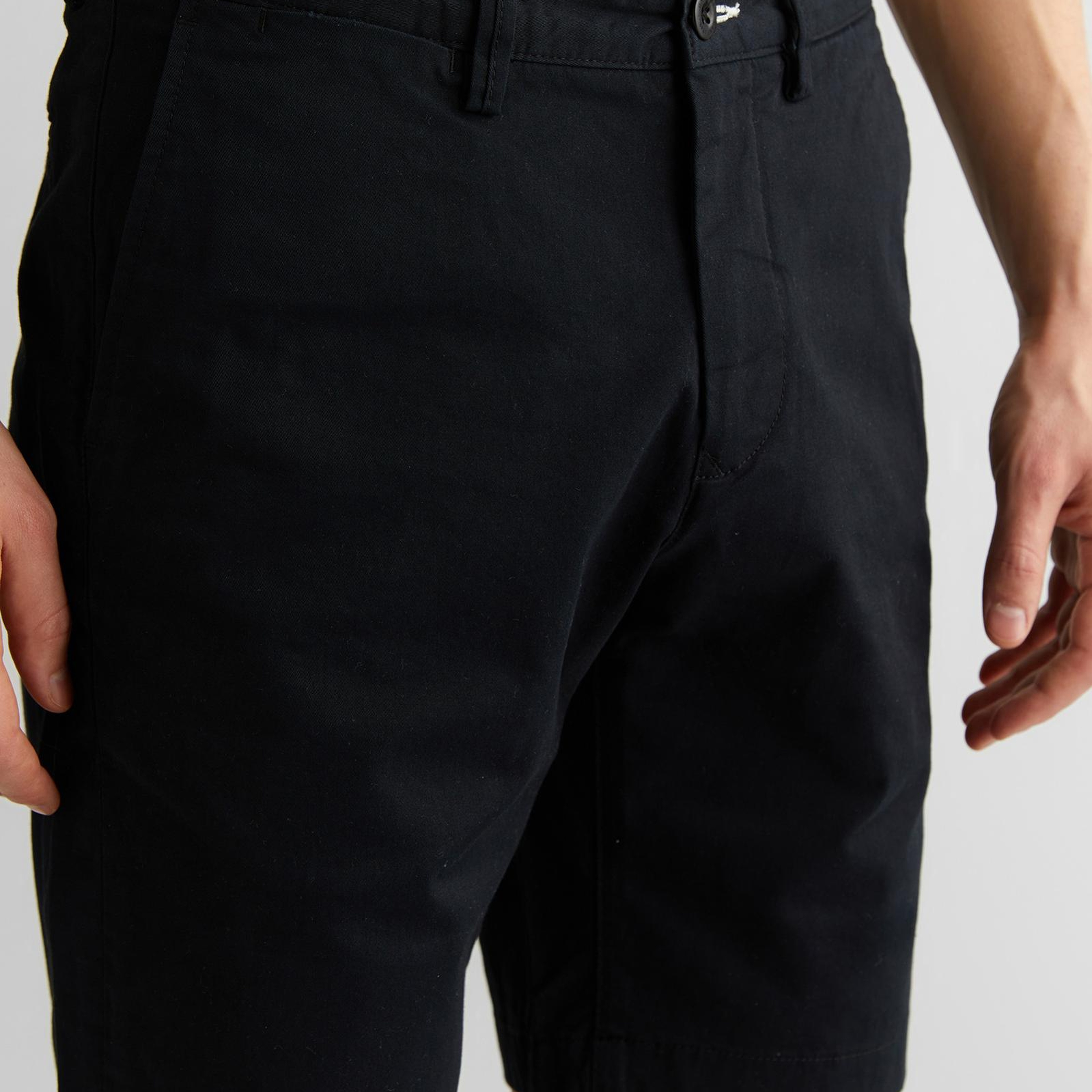 GANT Erkek Siyah Slim Fit Şort