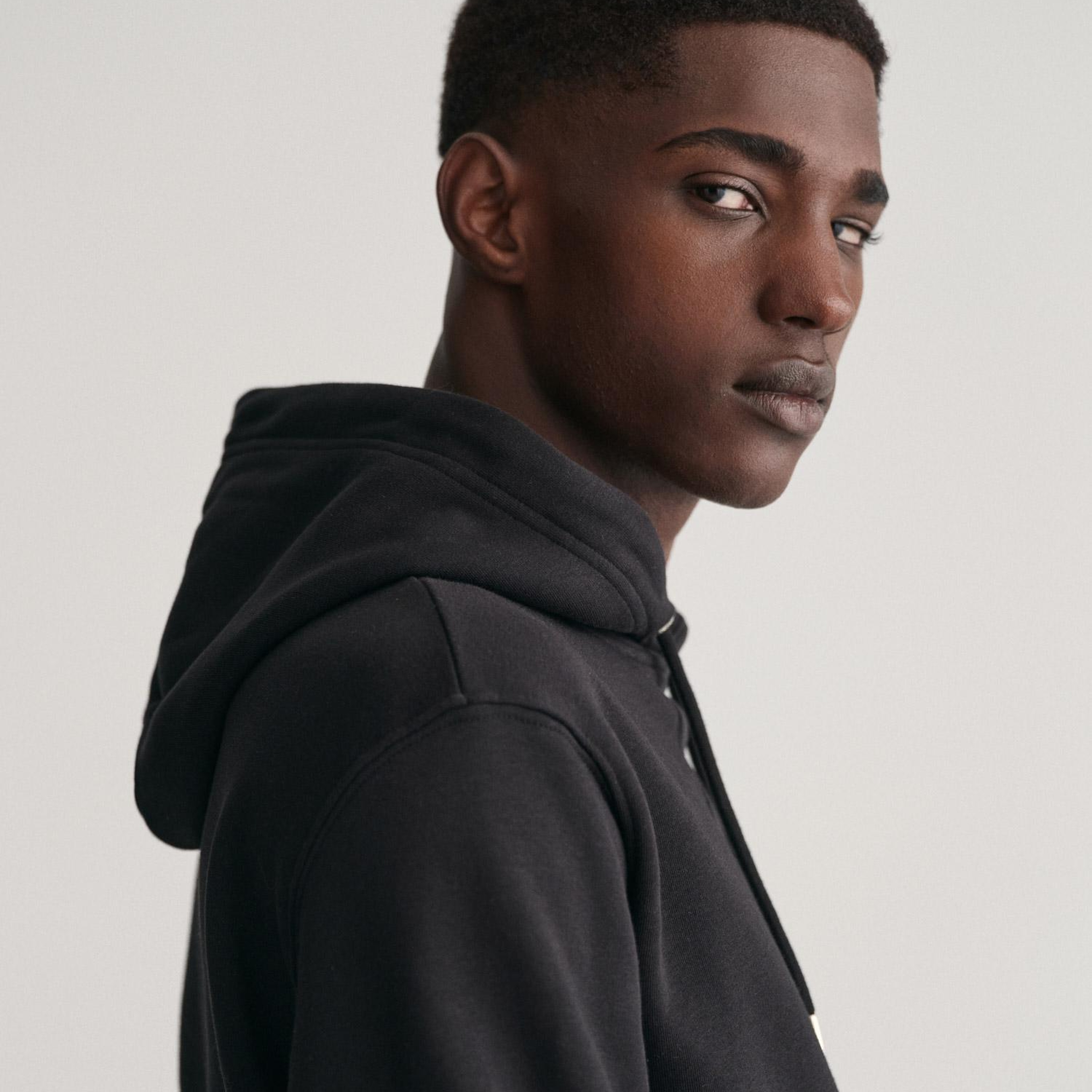 GANT Erkek Siyah Regular Fit Kapüşonlu Sweatshirt