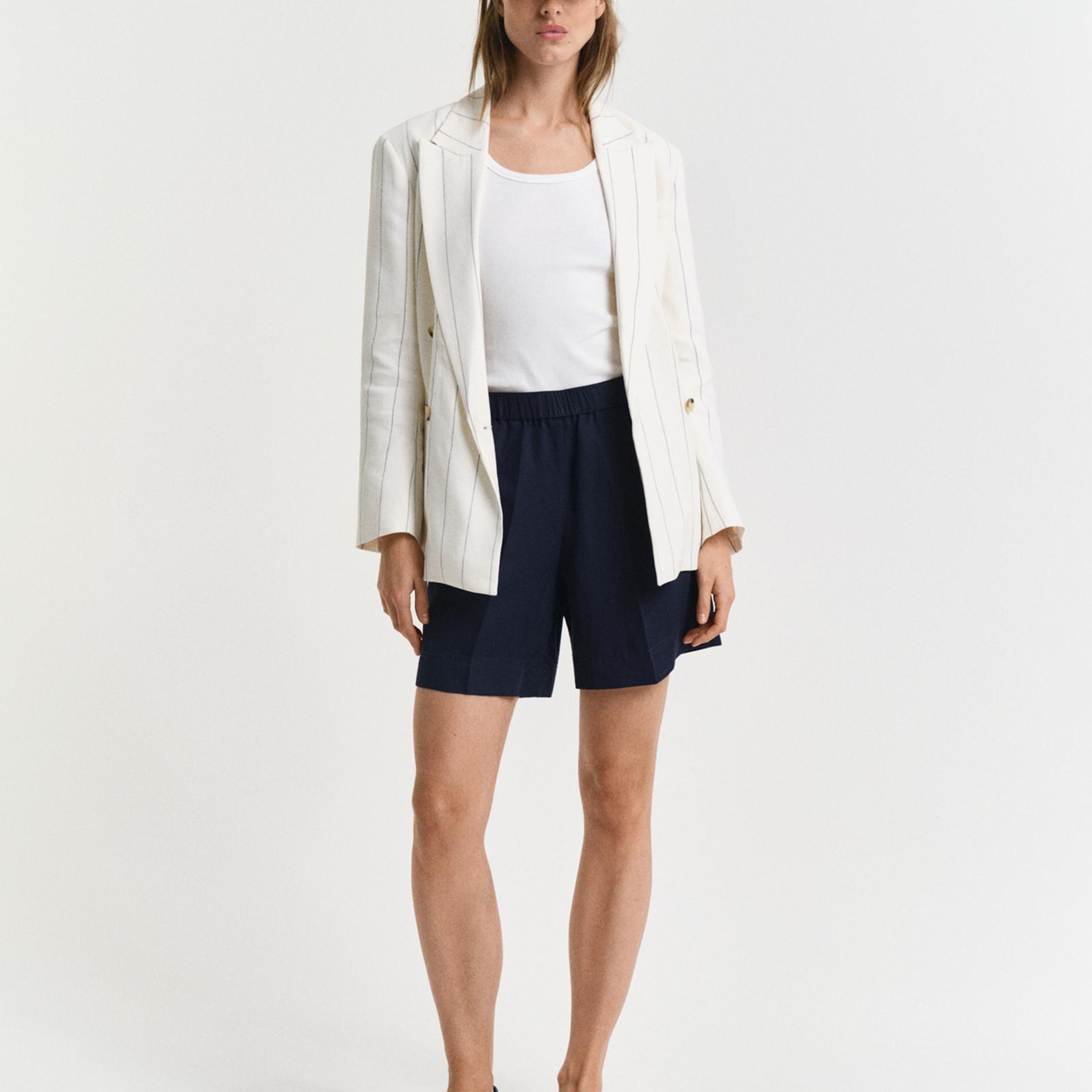 GANT Kadın Lacivert Relaxed Fit Keten Şort