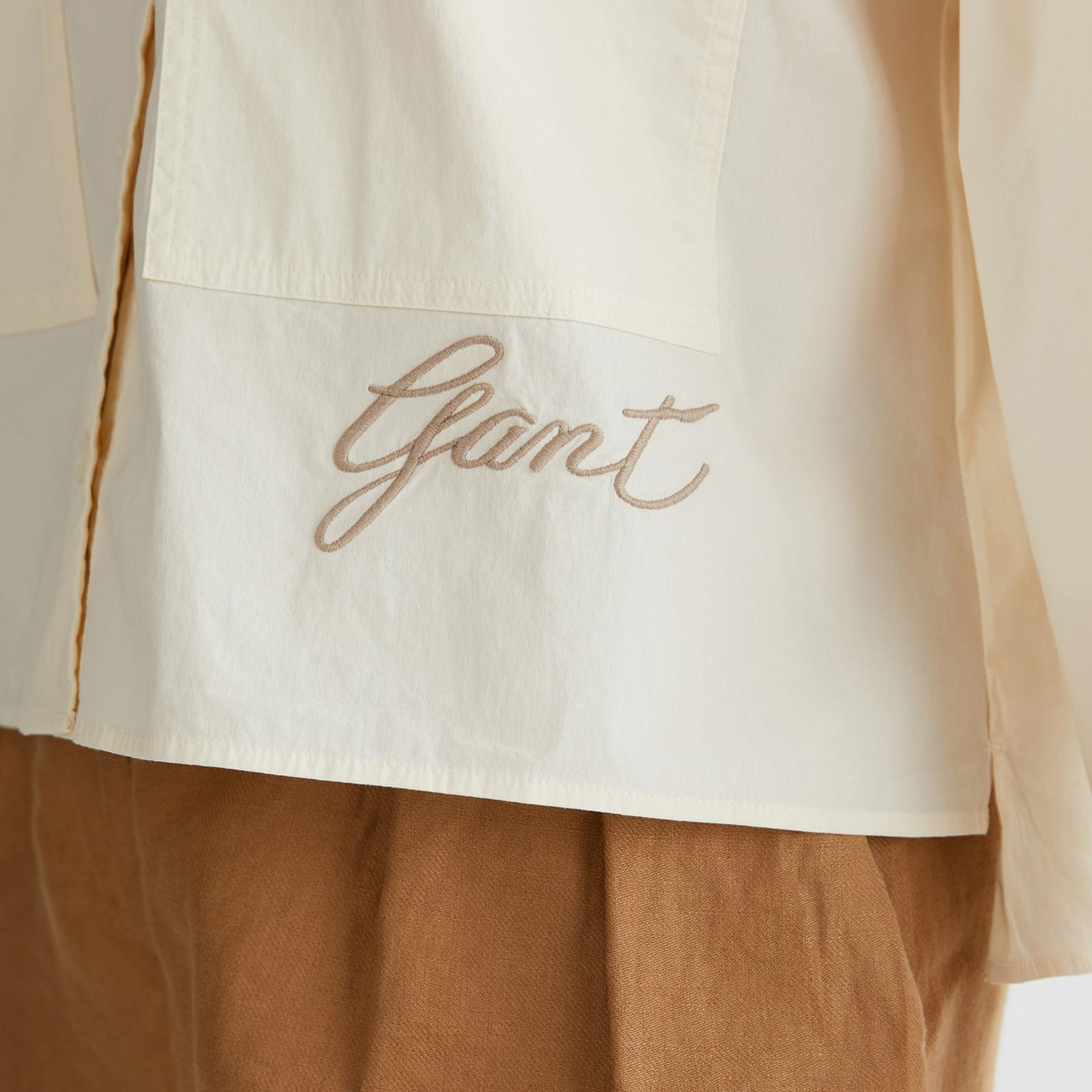 GANT Kadın Krem Klasik Yaka Logolu Gömlek