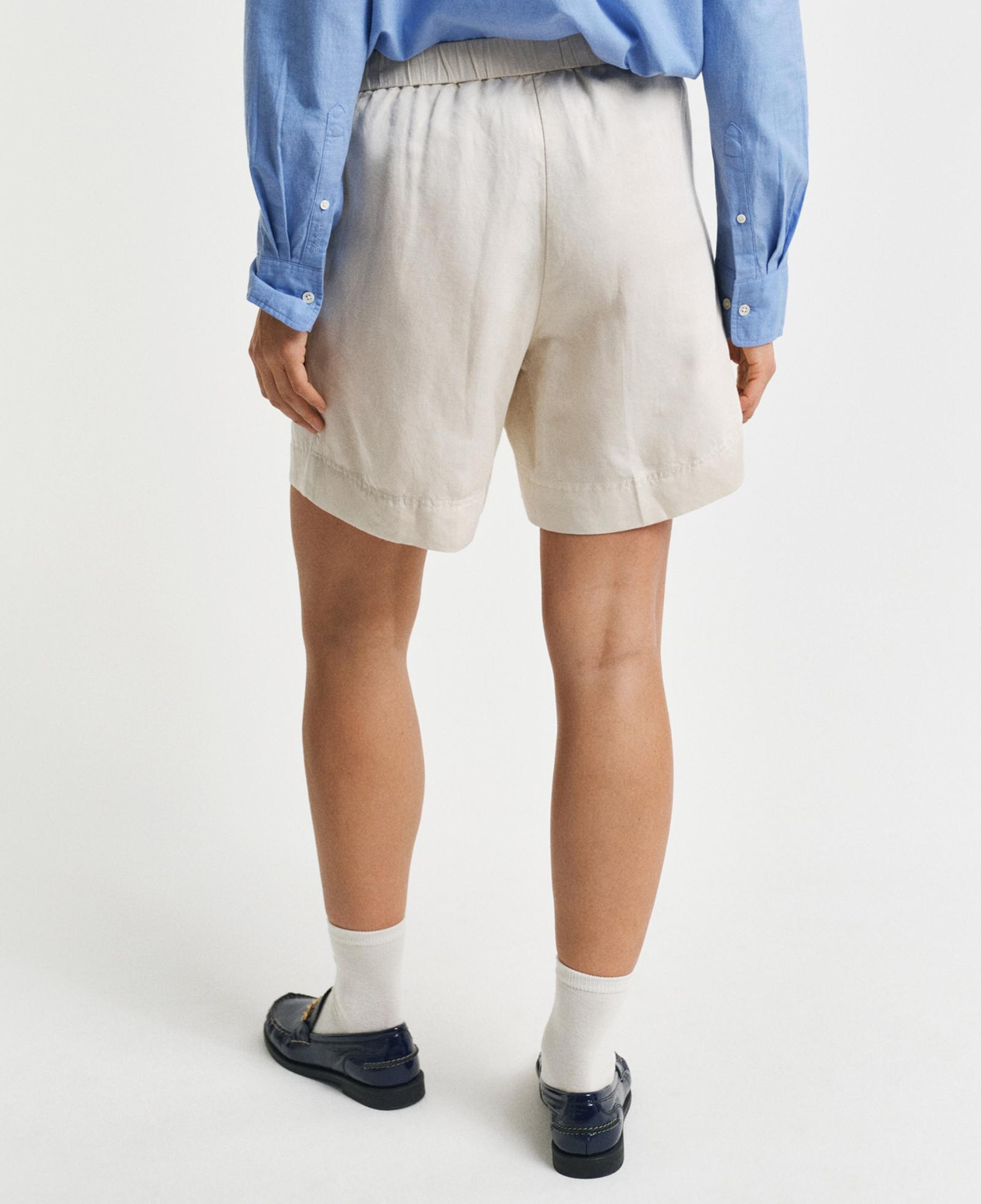 GANT Kadın Krem Relaxed Fit Keten Şort