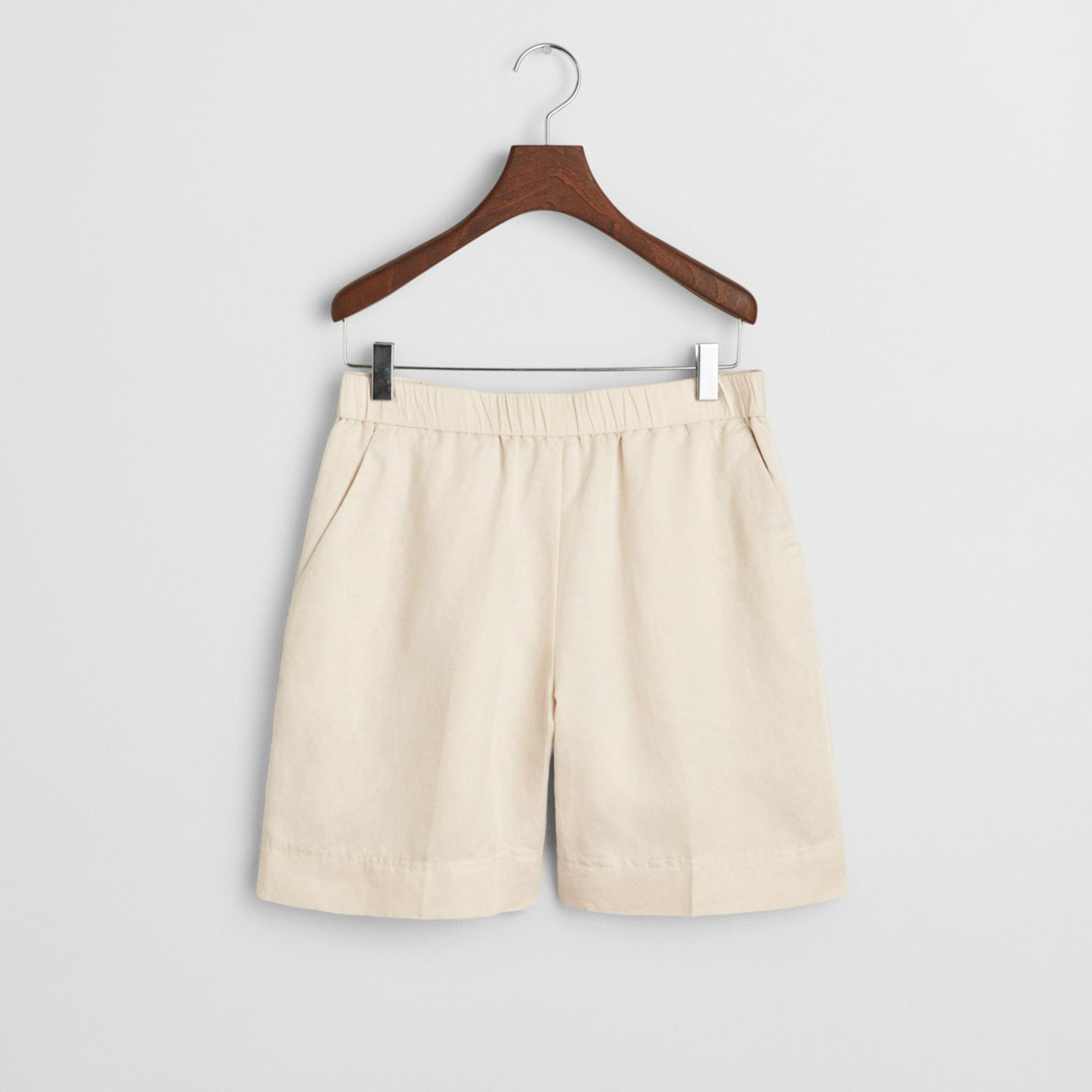 GANT Kadın Krem Relaxed Fit Keten Şort
