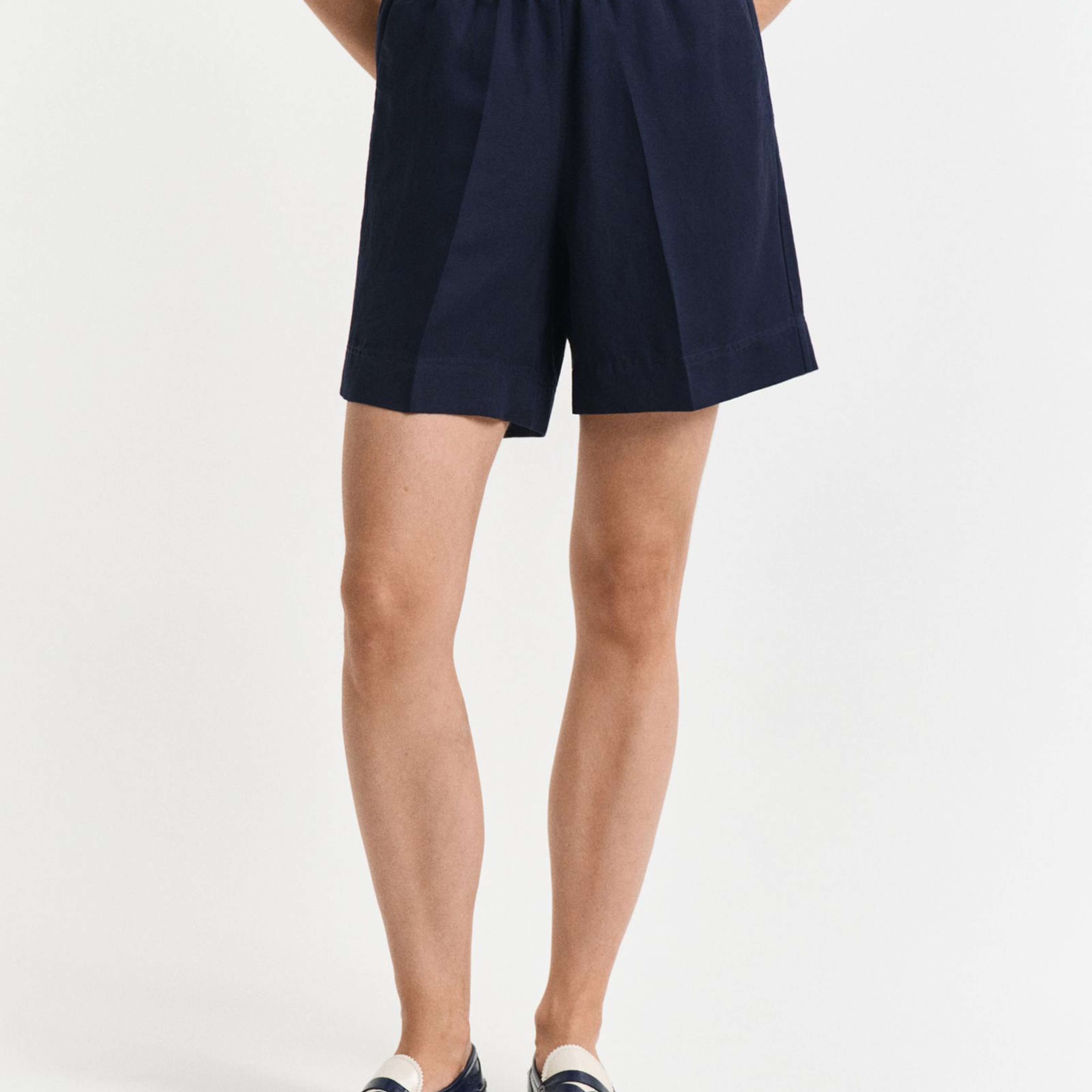 GANT Kadın Lacivert Relaxed Fit Keten Şort