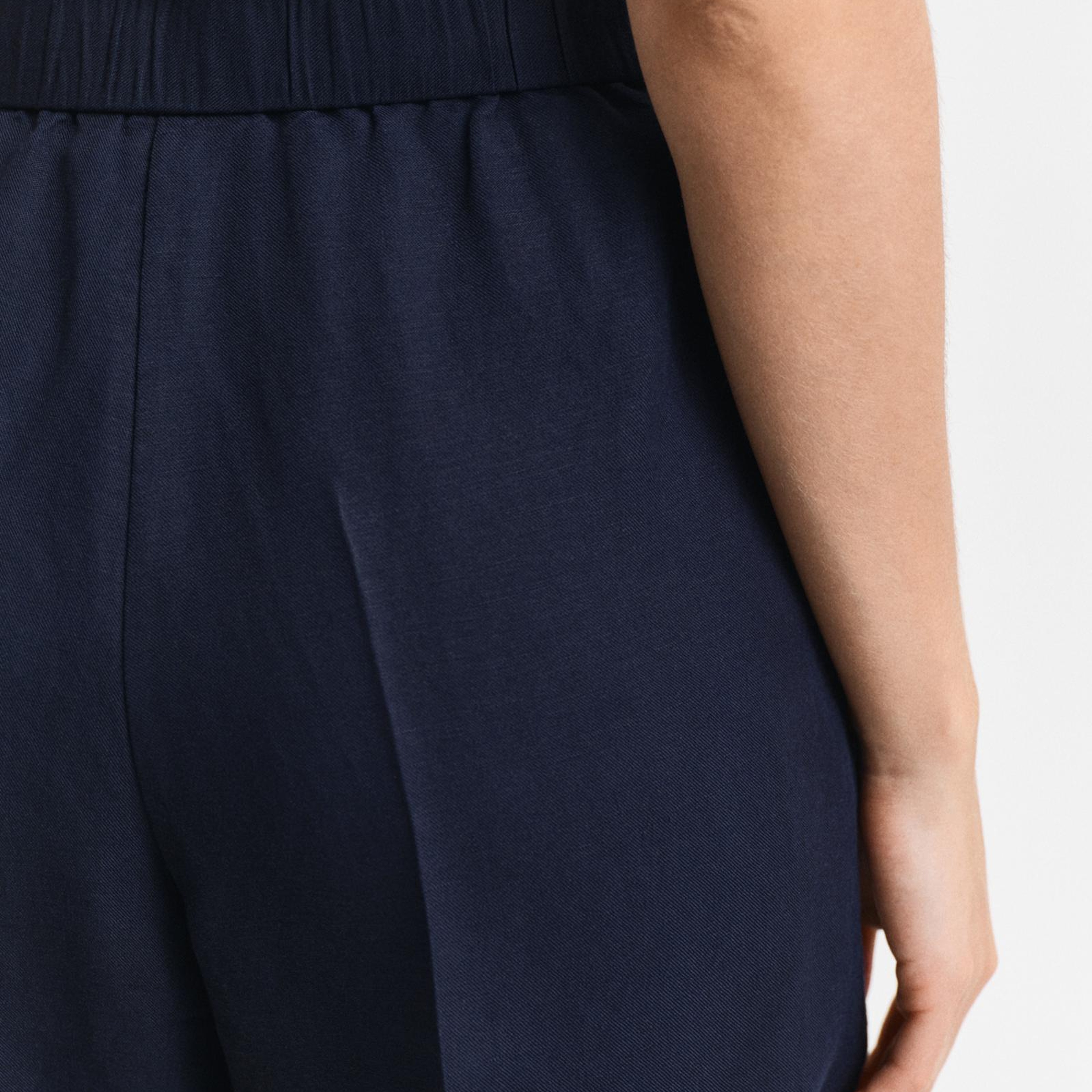 GANT Kadın Lacivert Relaxed Fit Keten Şort