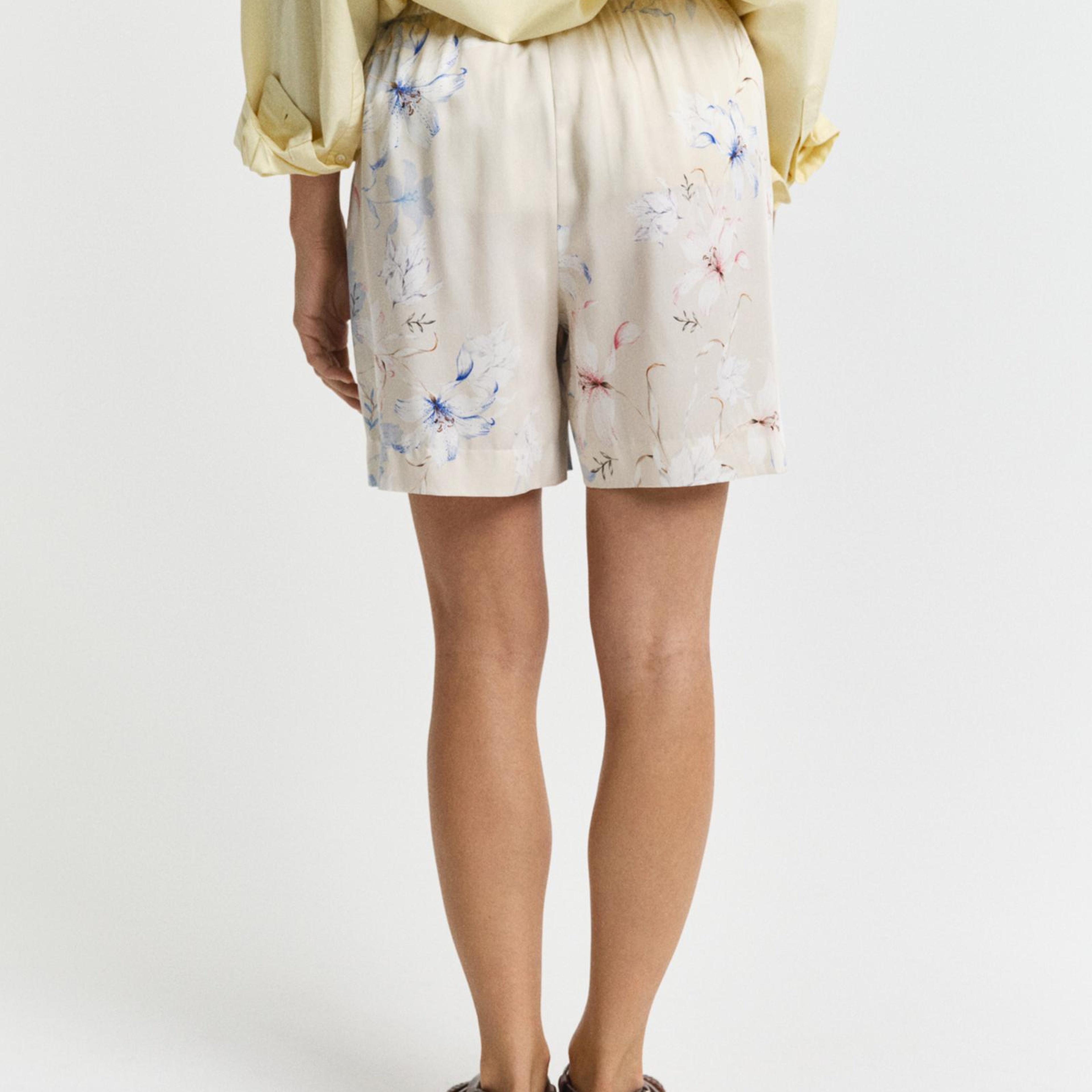 GANT Kadın Krem Relaxed Fit Desenli Şort