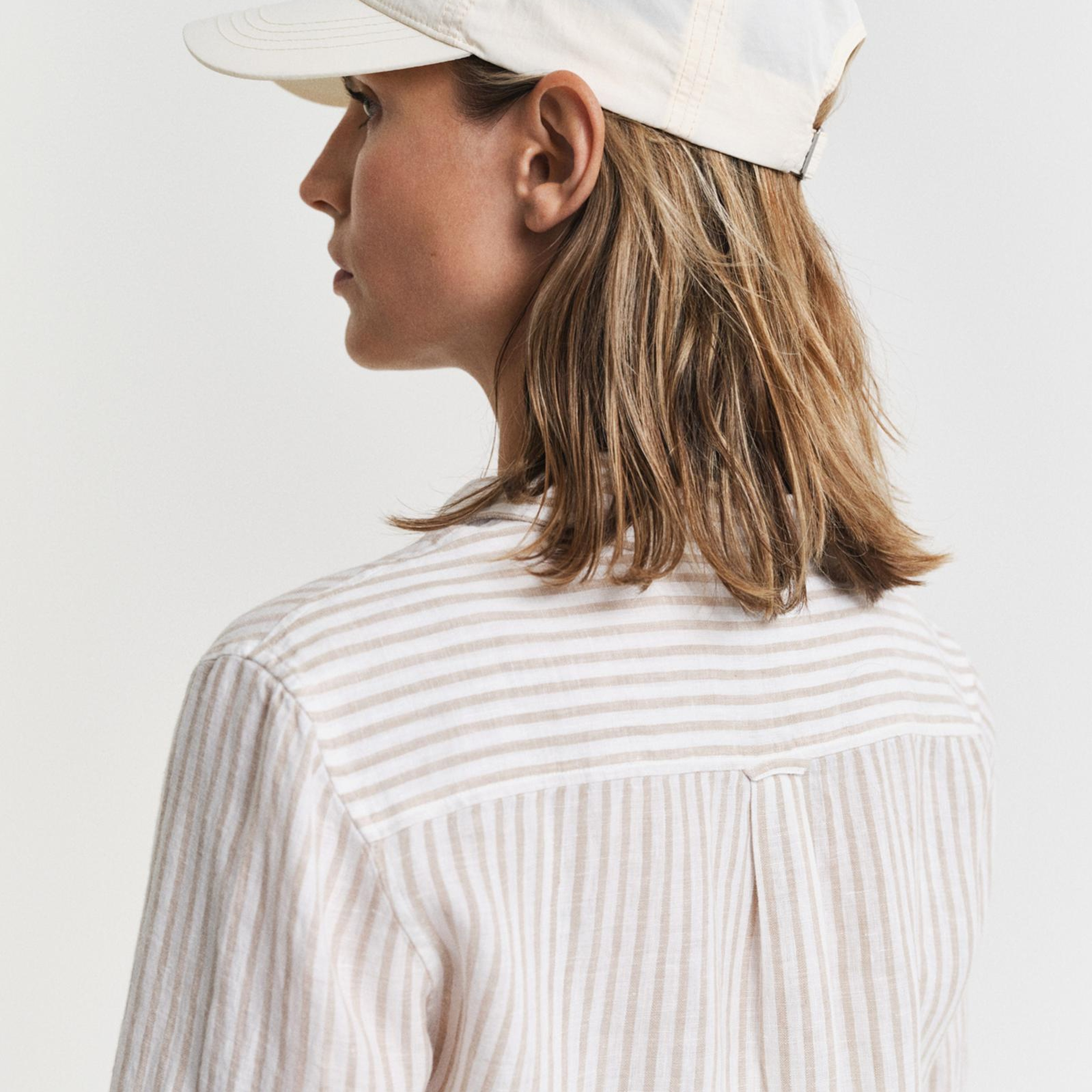 GANT Kadın Bej Regular Fit Klasik Yaka Çizgili Keten Gömlek