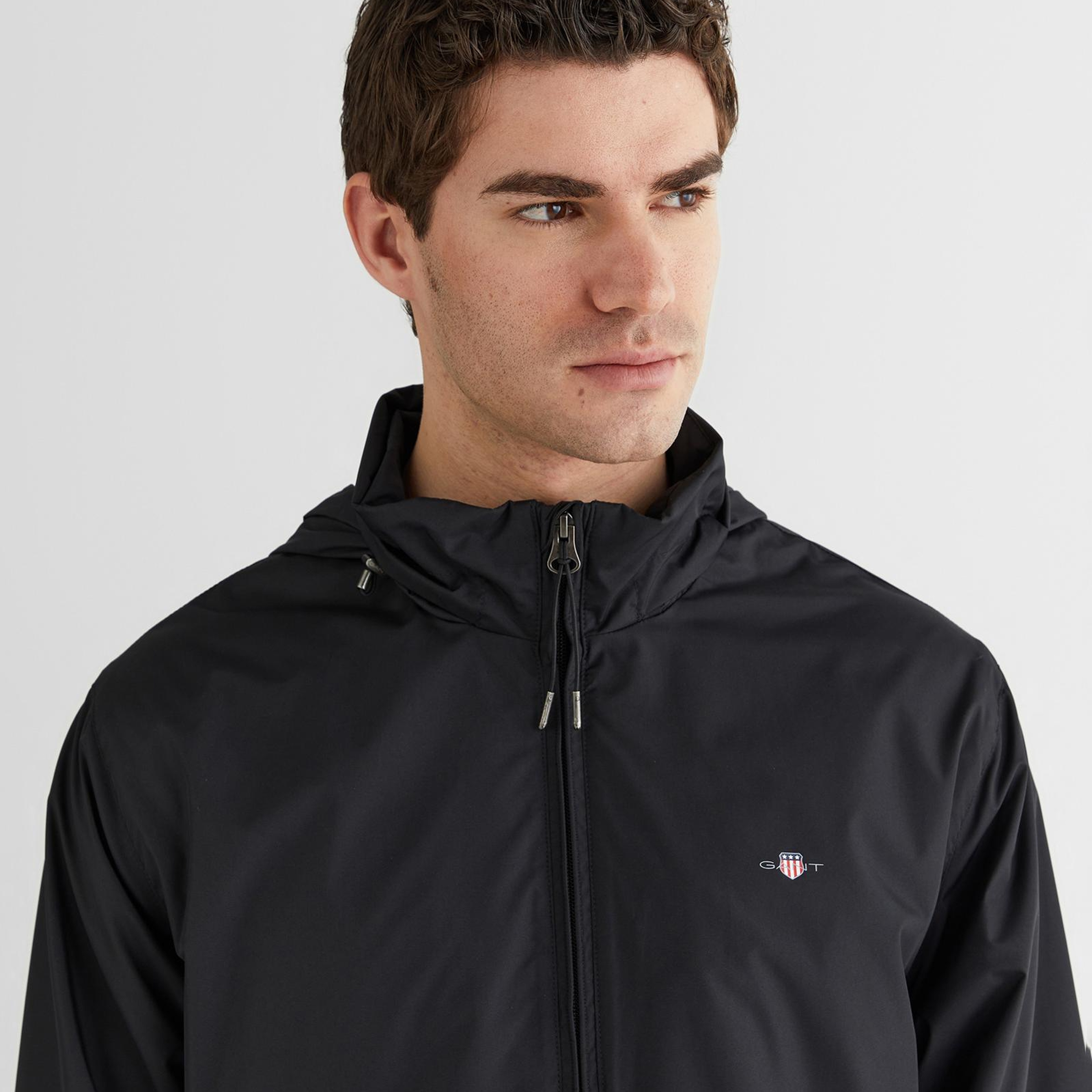 GANT Erkek Siyah Dik Yaka Logolu Yağmurluk