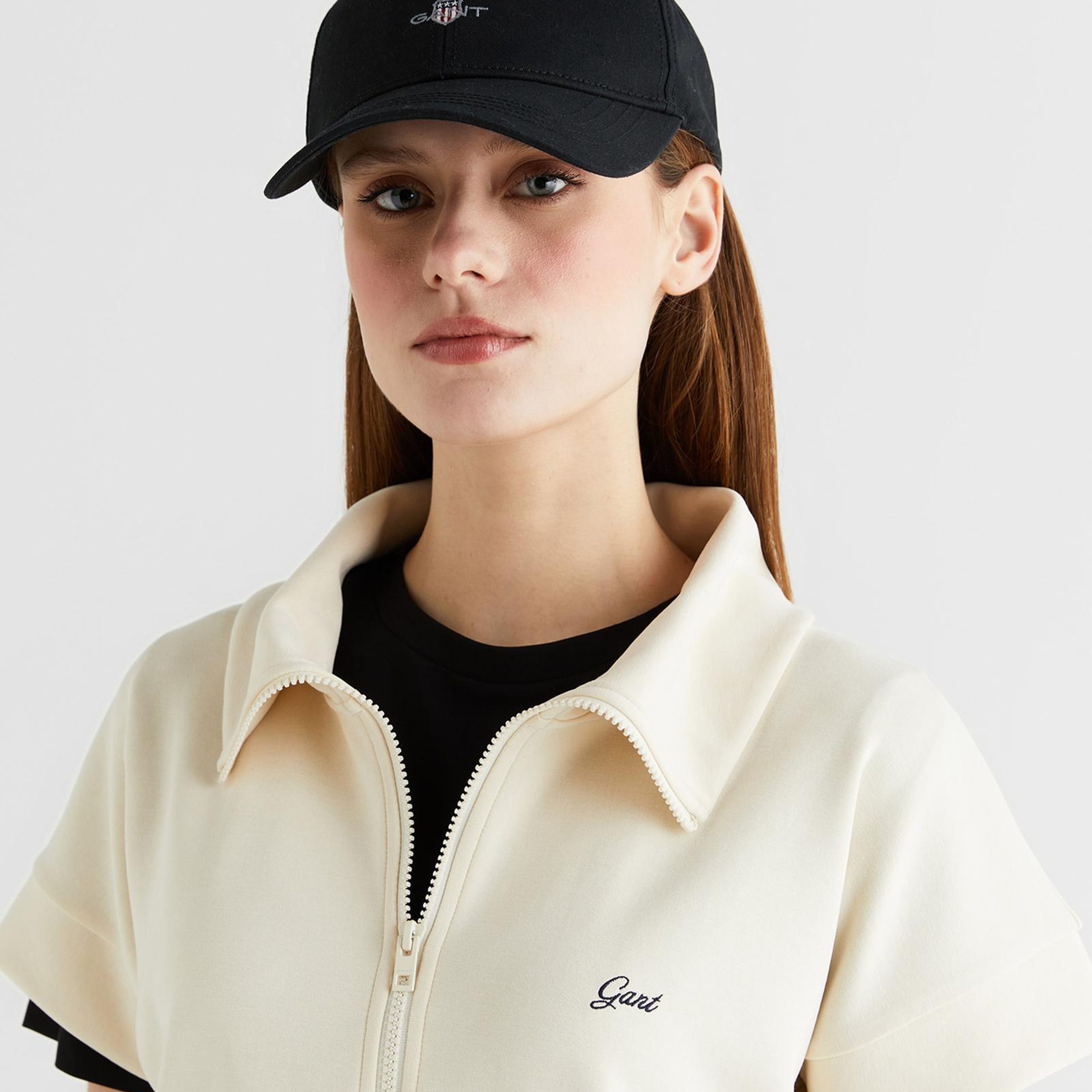 GANT Kadın Krem Relaxed Fit Yarım Fermuarlı Kısa Kollu Sweatshirt