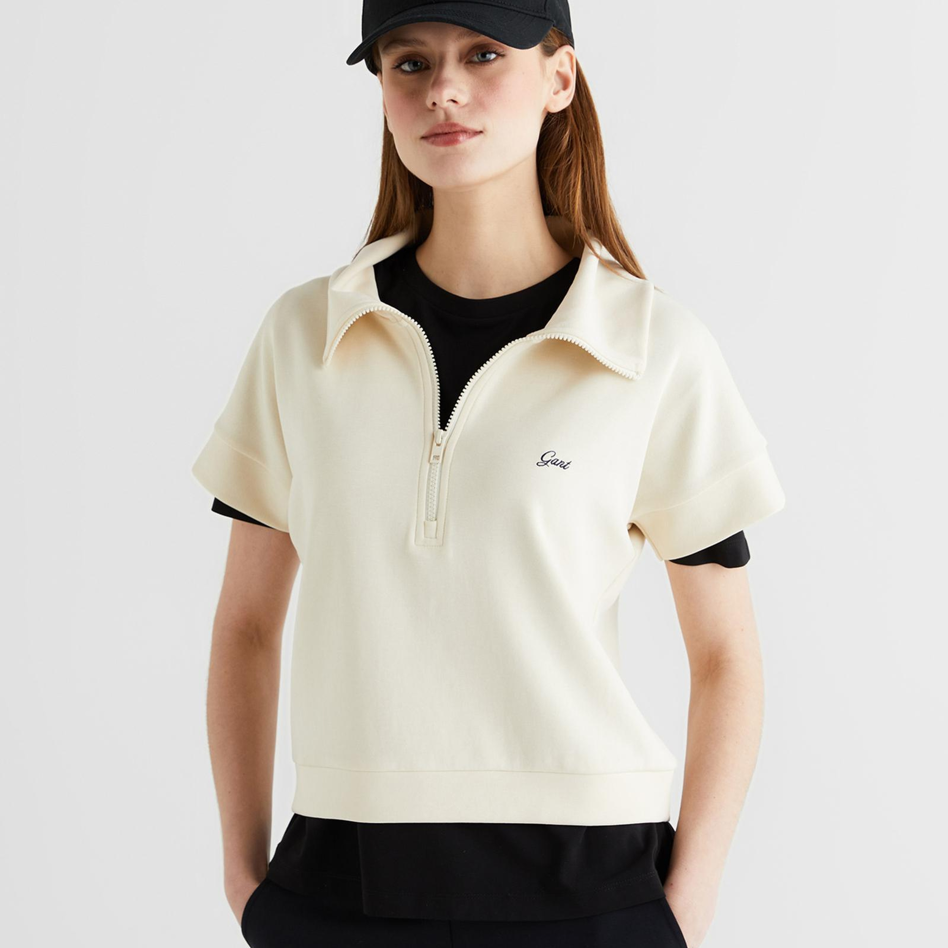 GANT Kadın Krem Relaxed Fit Yarım Fermuarlı Kısa Kollu Sweatshirt