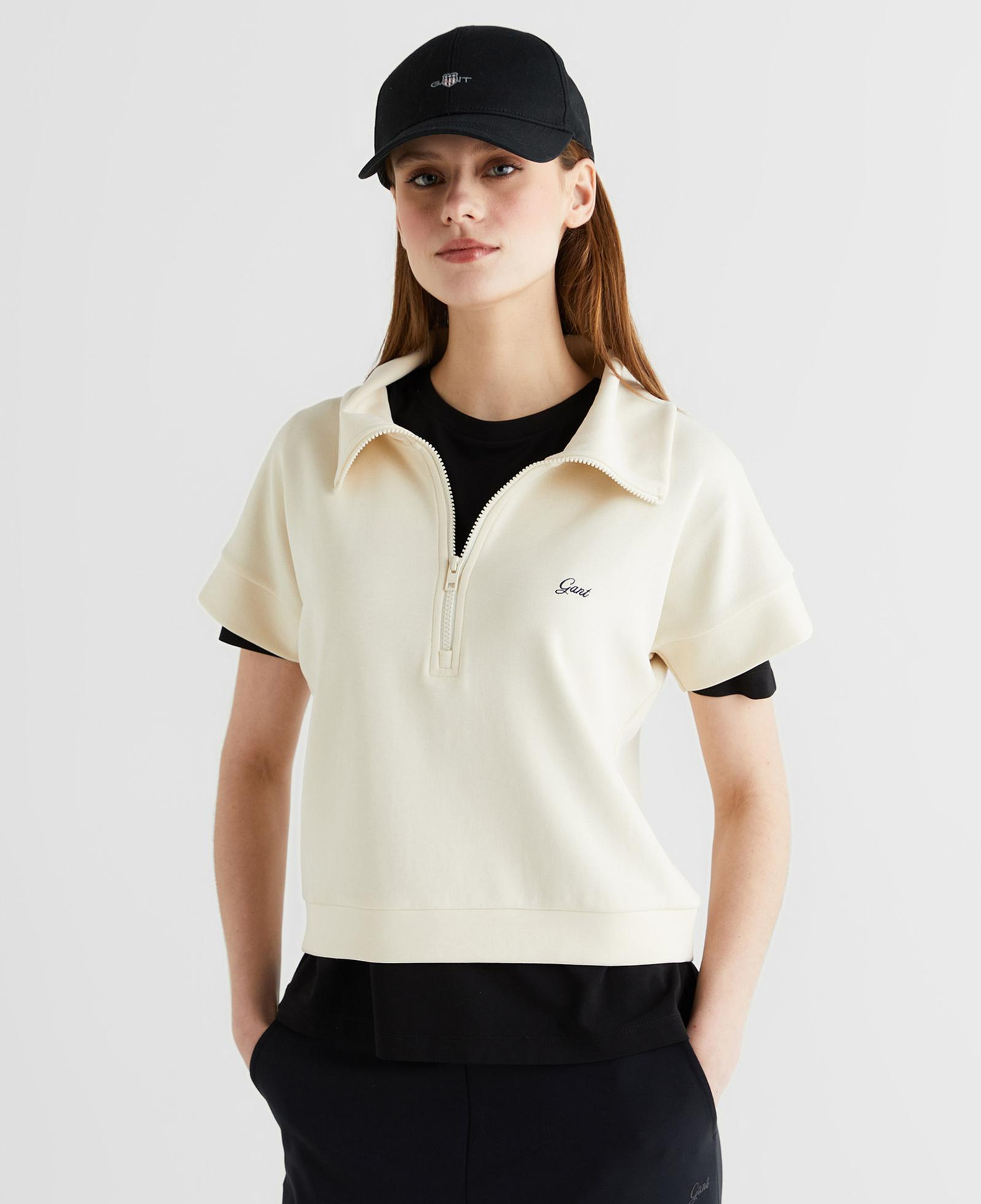 GANT Kadın Krem Relaxed Fit Yarım Fermuarlı Kısa Kollu Sweatshirt