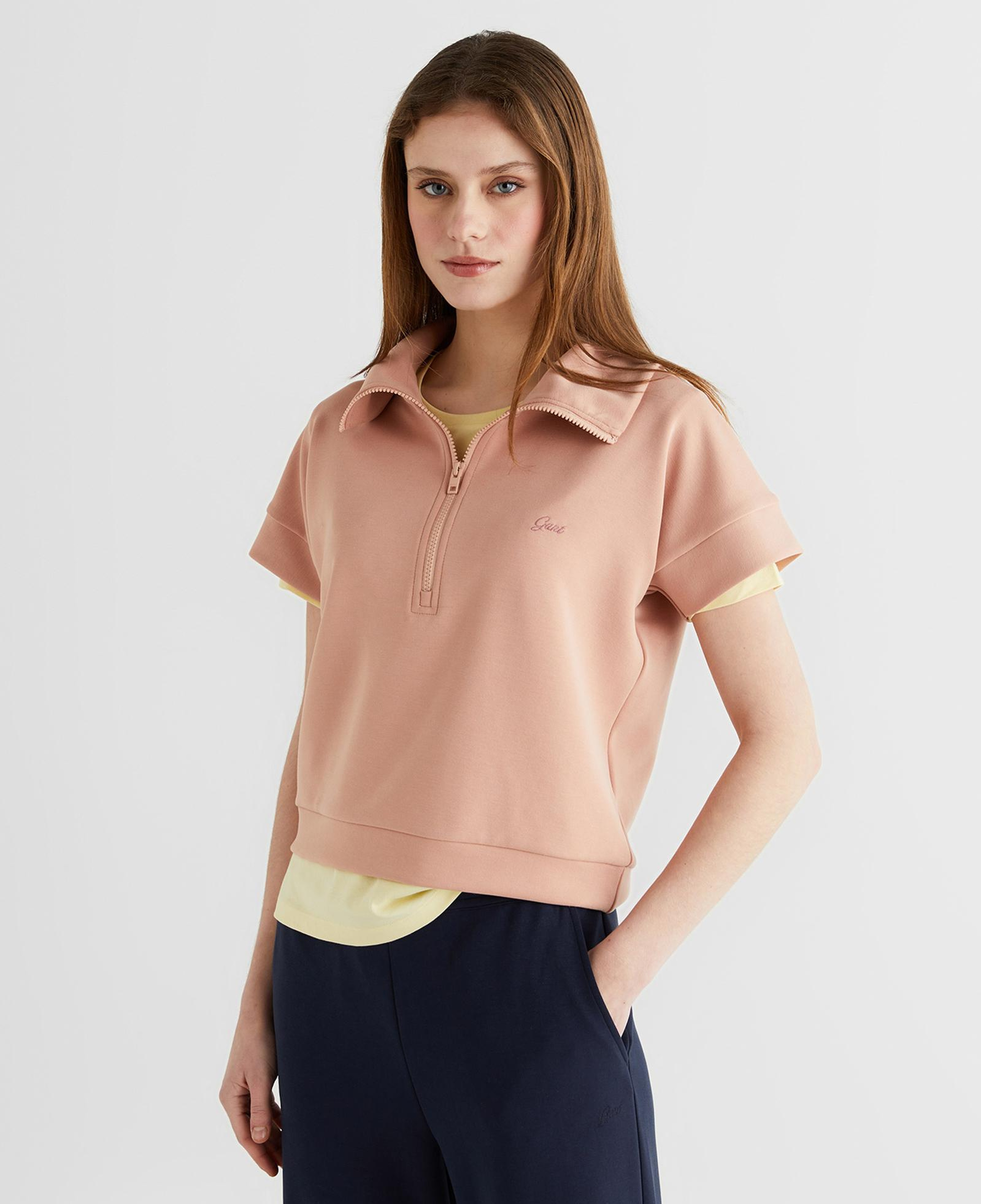 GANT Kadın Pembe Relaxed Fit Yarım Fermuarlı Kısa Kollu Sweatshirt