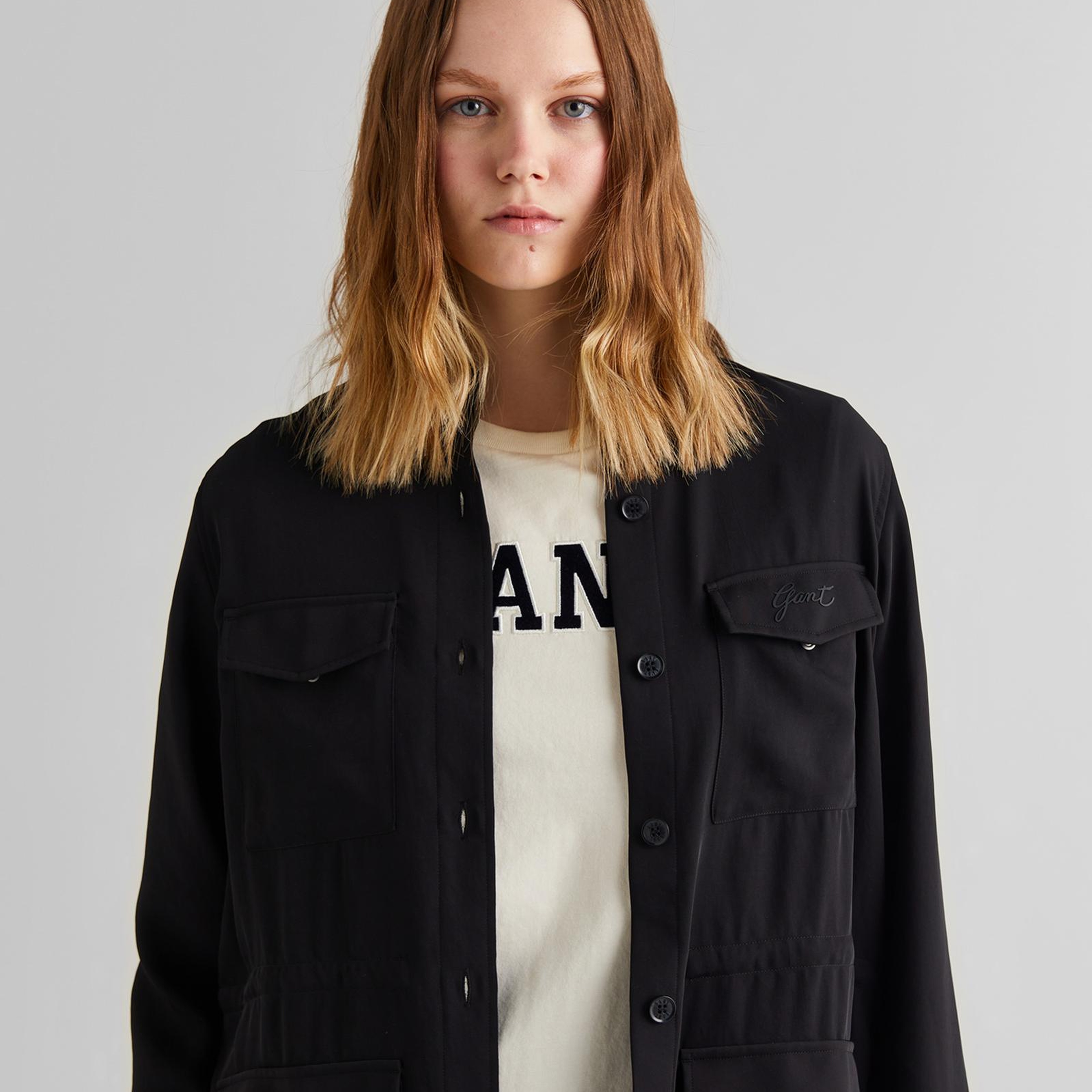 GANT Kadın Siyah Regular Fit Logolu Gömlek