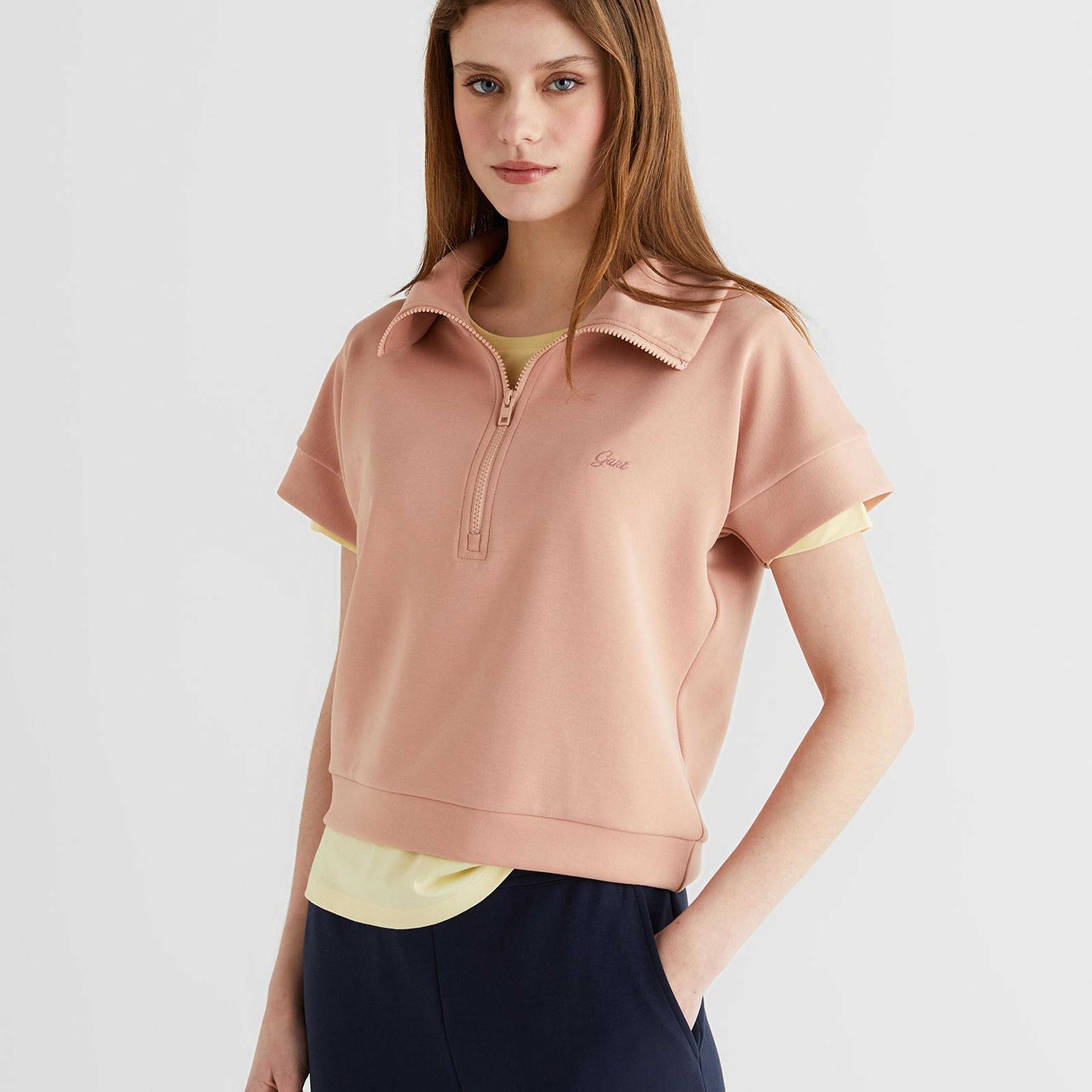 GANT Kadın Pembe Relaxed Fit Yarım Fermuarlı Kısa Kollu Sweatshirt