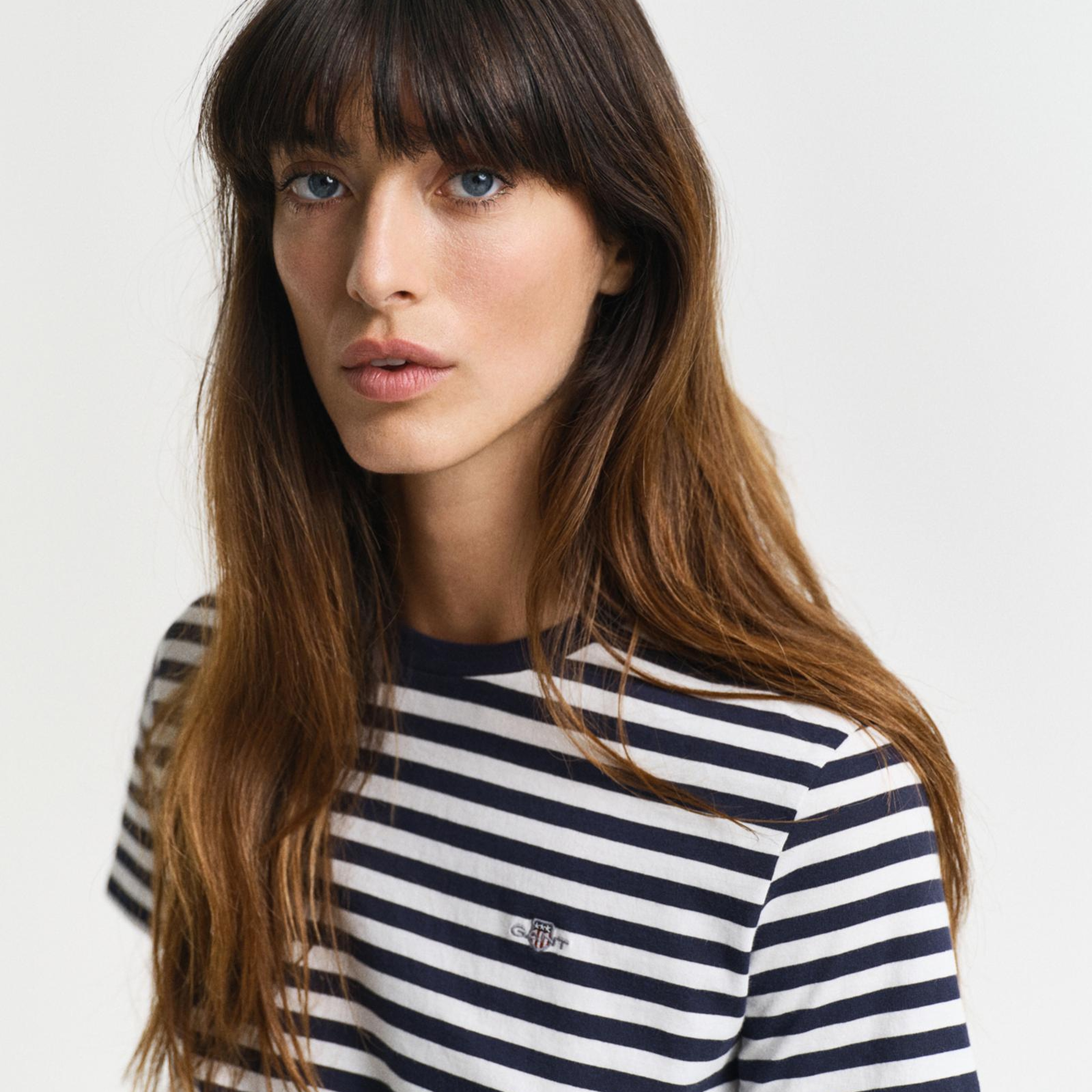 GANT Kadın Lacivert Bisiklet Yaka Regular Fit Logolu T-Shirt