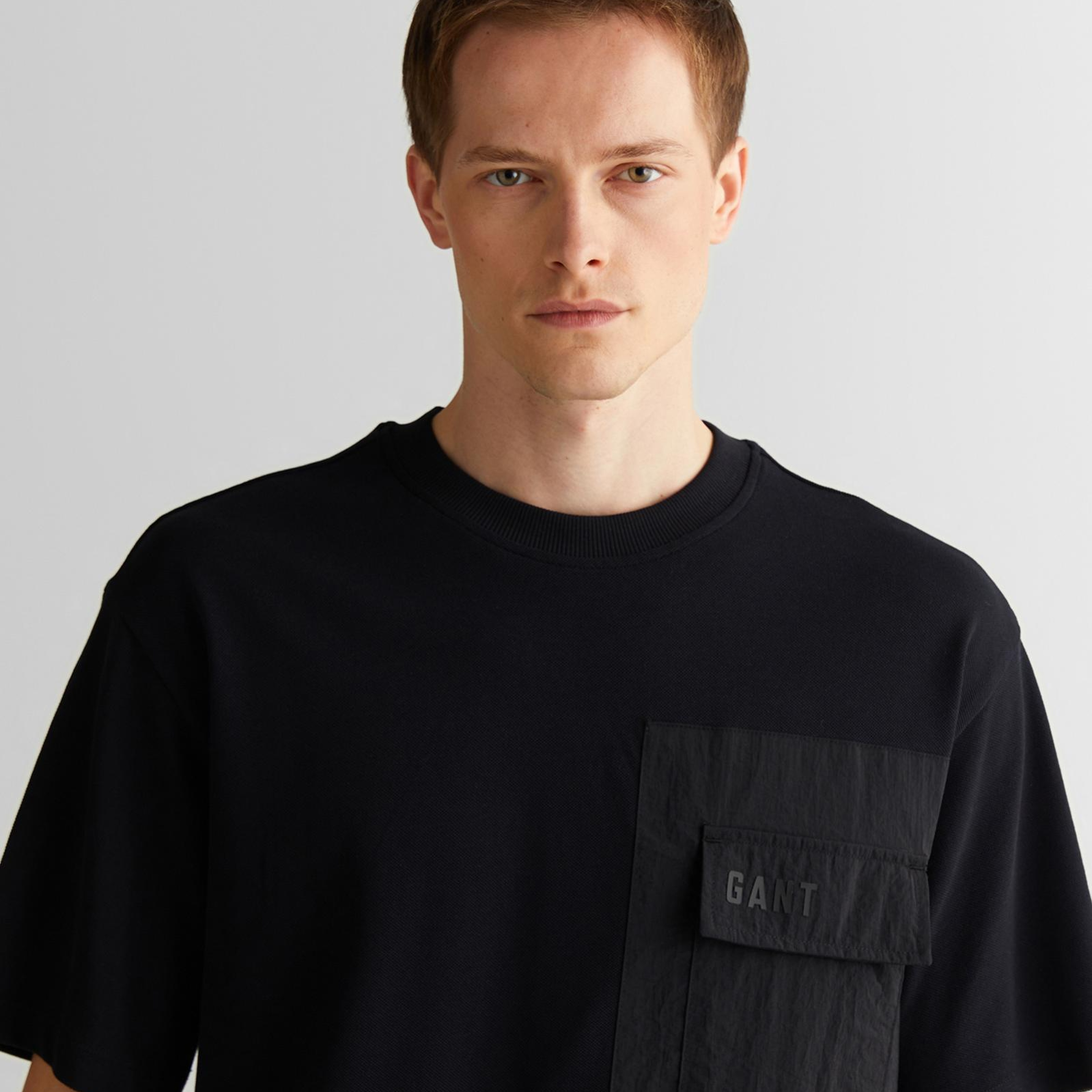 GANT Erkek Siyah Relaxed Fit Bisiklet Yaka Logolu T-Shirt