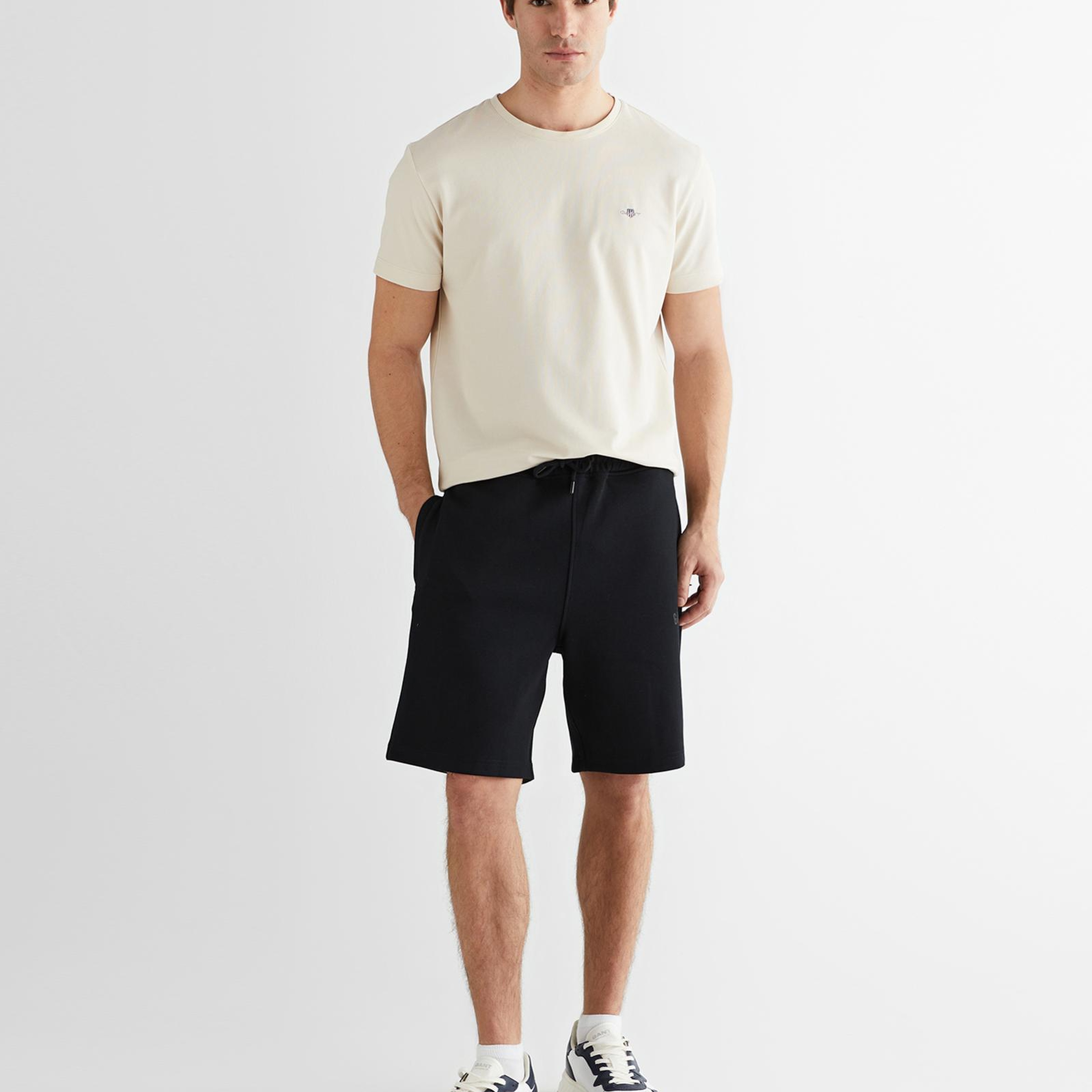 GANT Erkek Siyah Regular Fit Logolu Şort