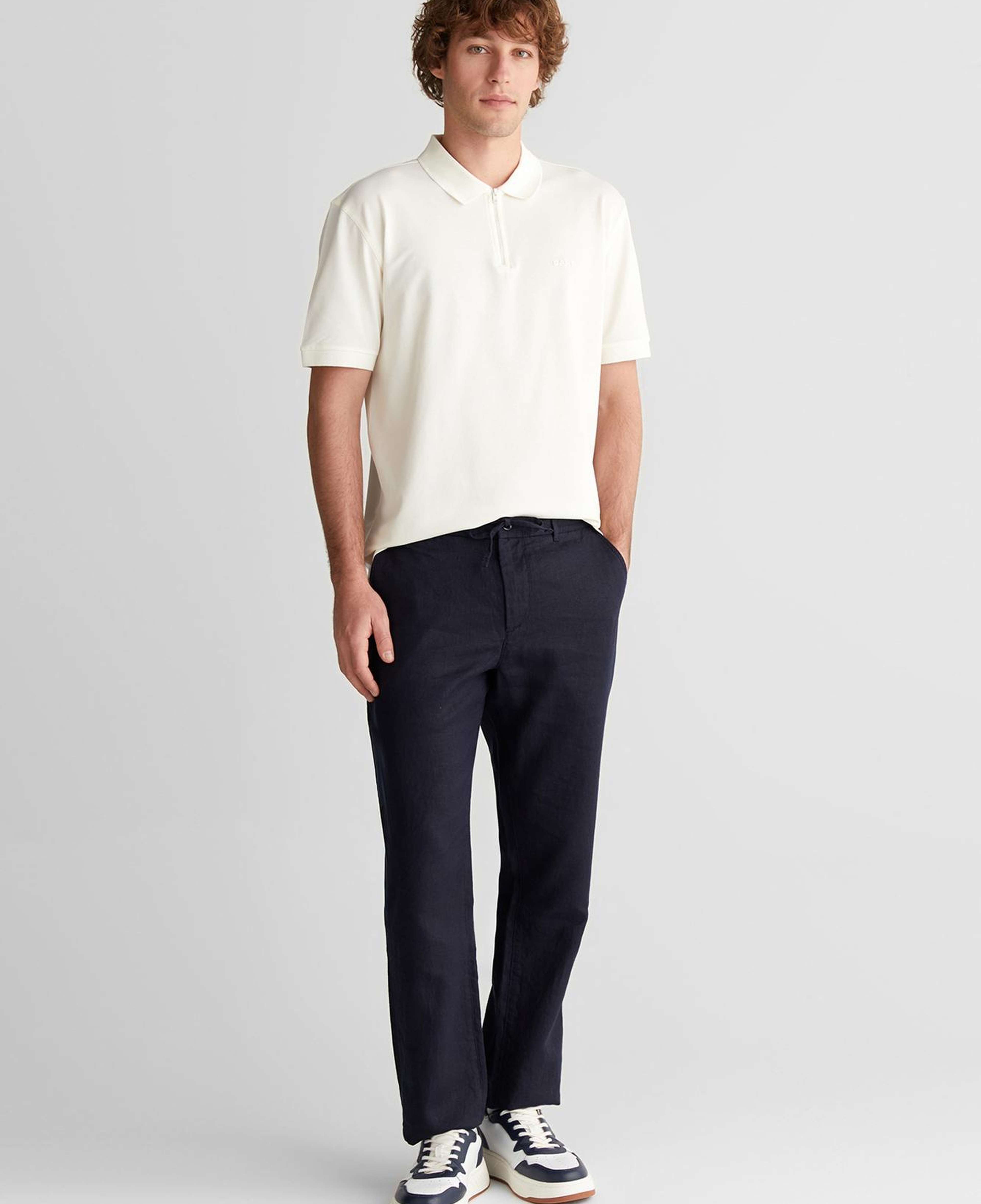 GANT Erkek Beyaz Regular Fit Yarım Fermuarlı Baskılı Polo Yaka T-Shirt