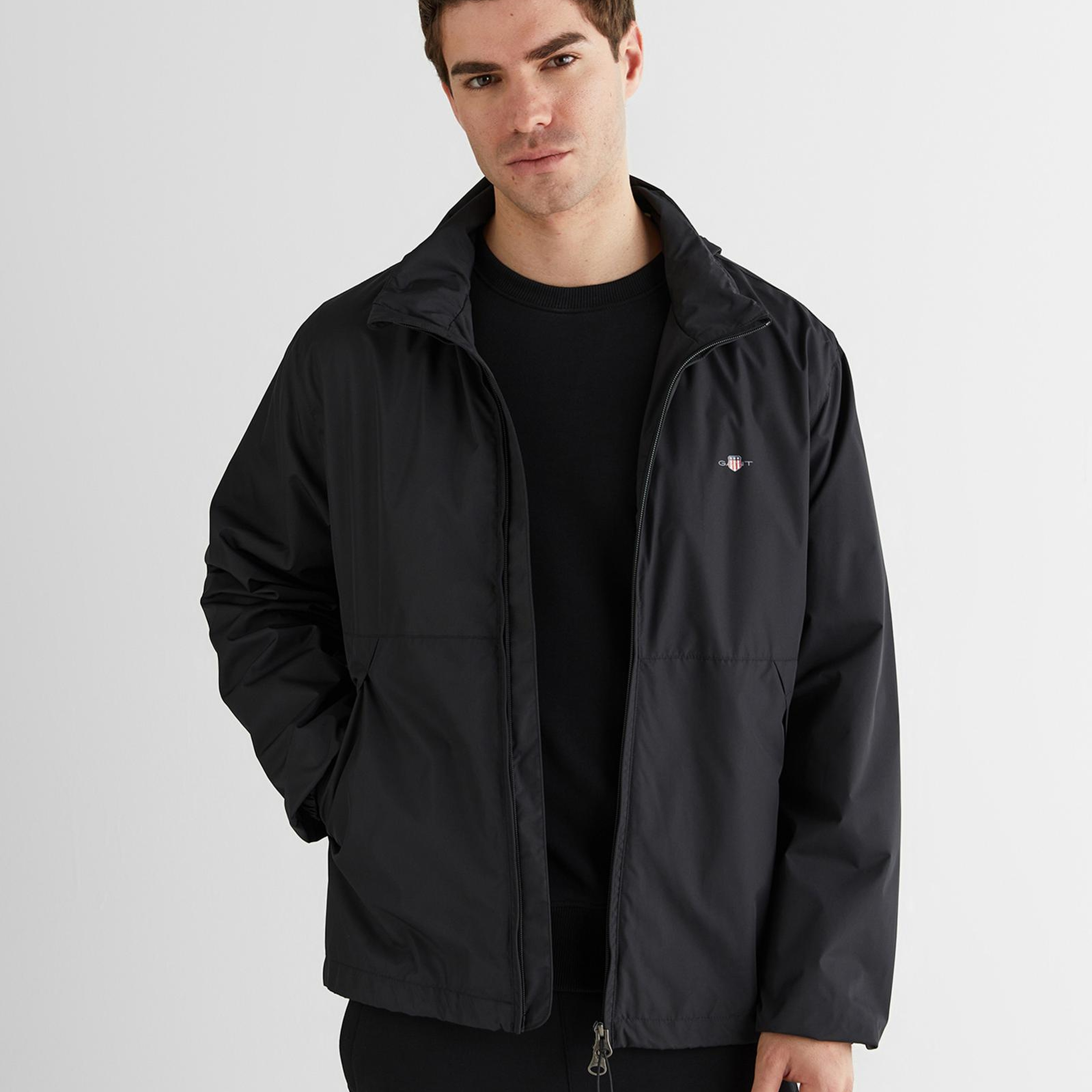 GANT Erkek Siyah Dik Yaka Logolu Yağmurluk