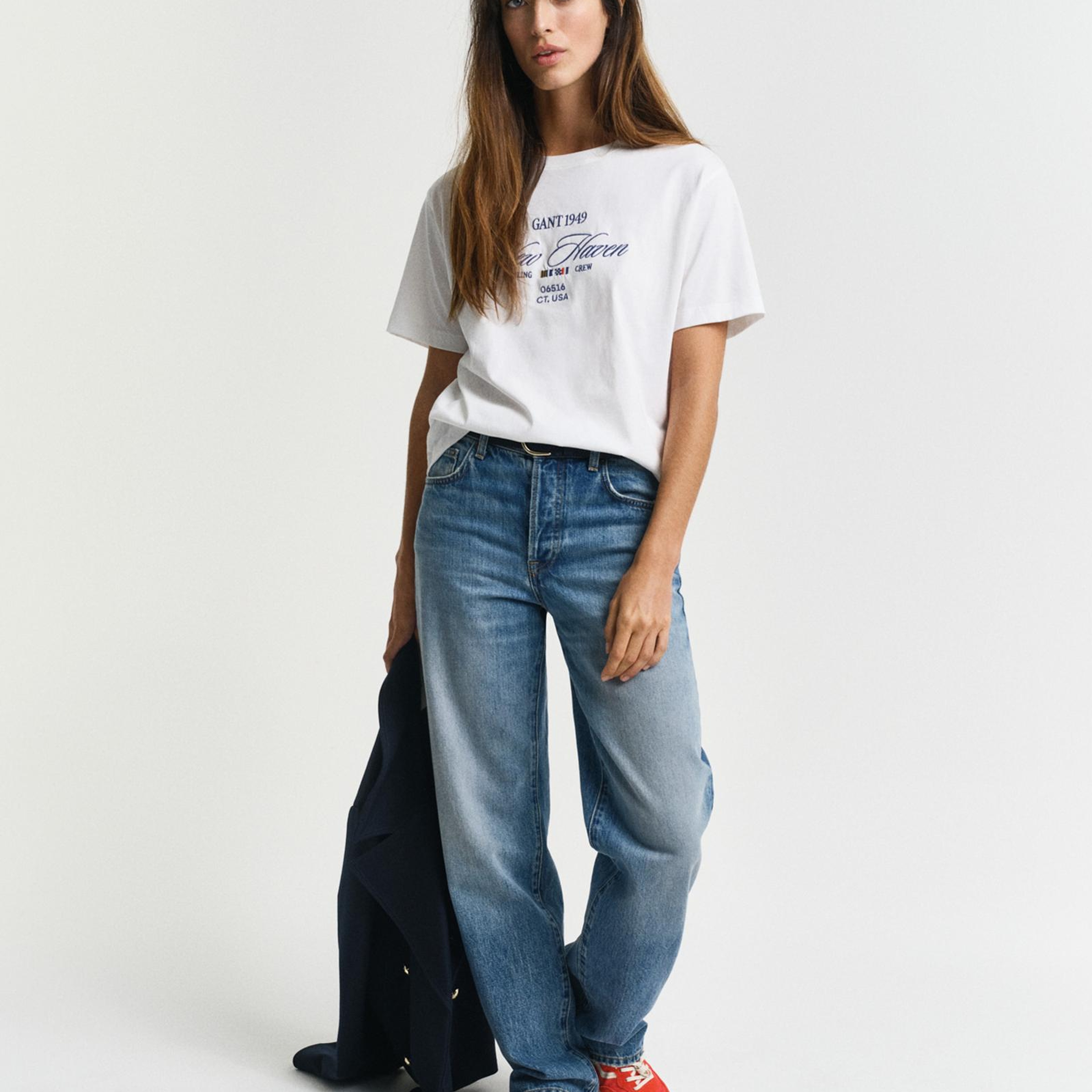 GANT Kadın Krem Relaxed Fit Bisiklet Yaka Logolu T-Shirt