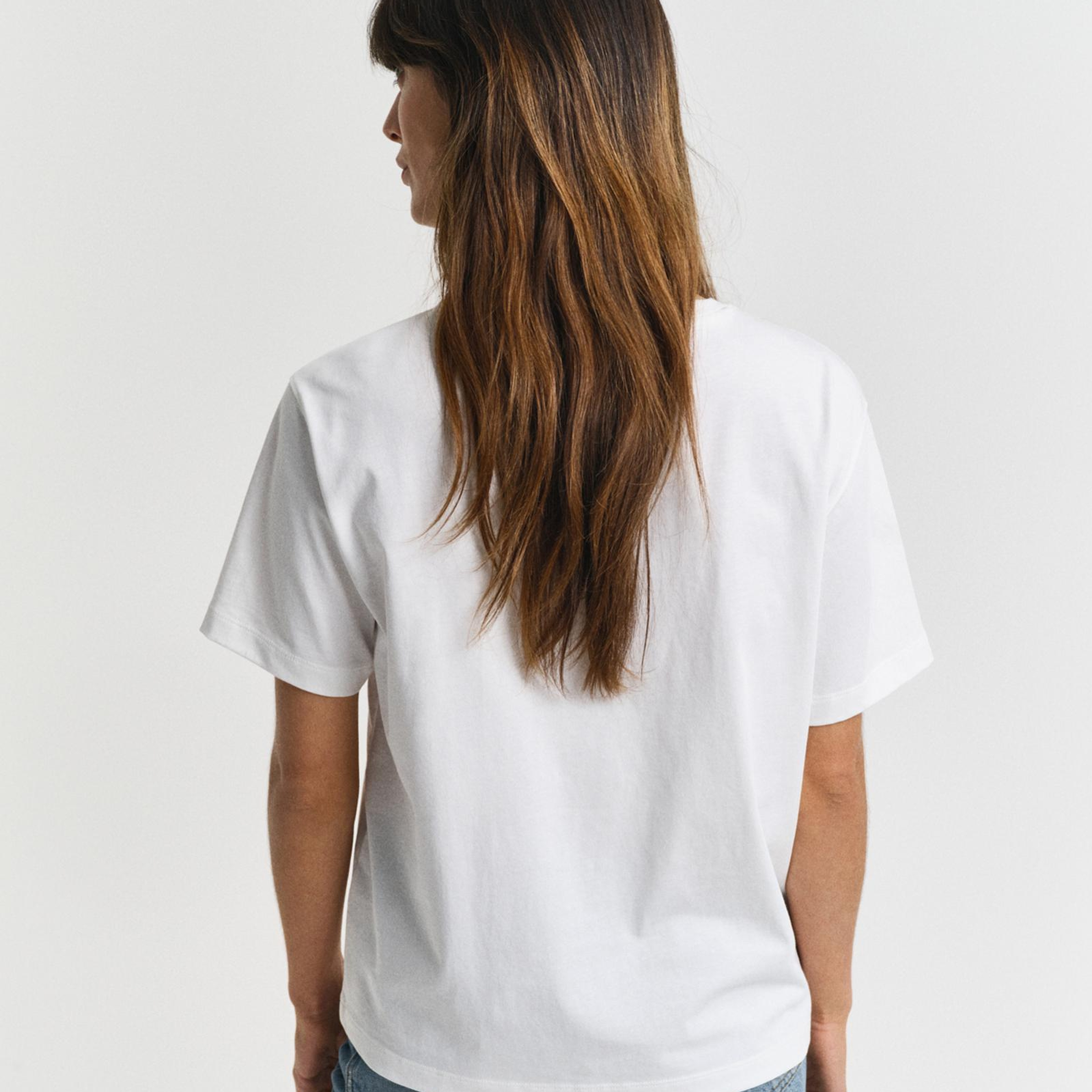 GANT Kadın Krem Relaxed Fit Bisiklet Yaka Logolu T-Shirt