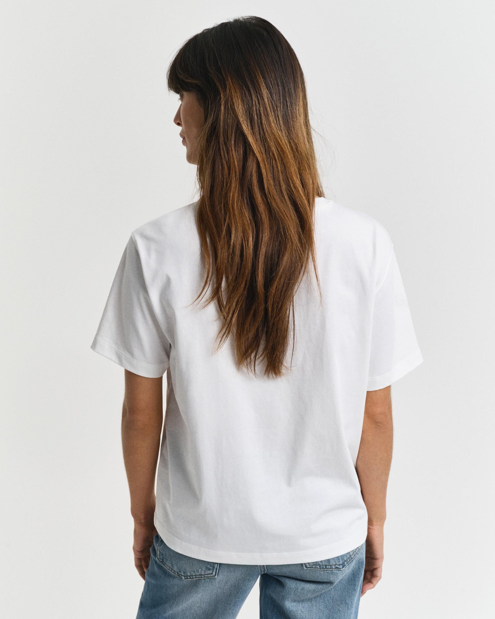 GANT Kadın Krem Relaxed Fit Bisiklet Yaka Logolu T-Shirt