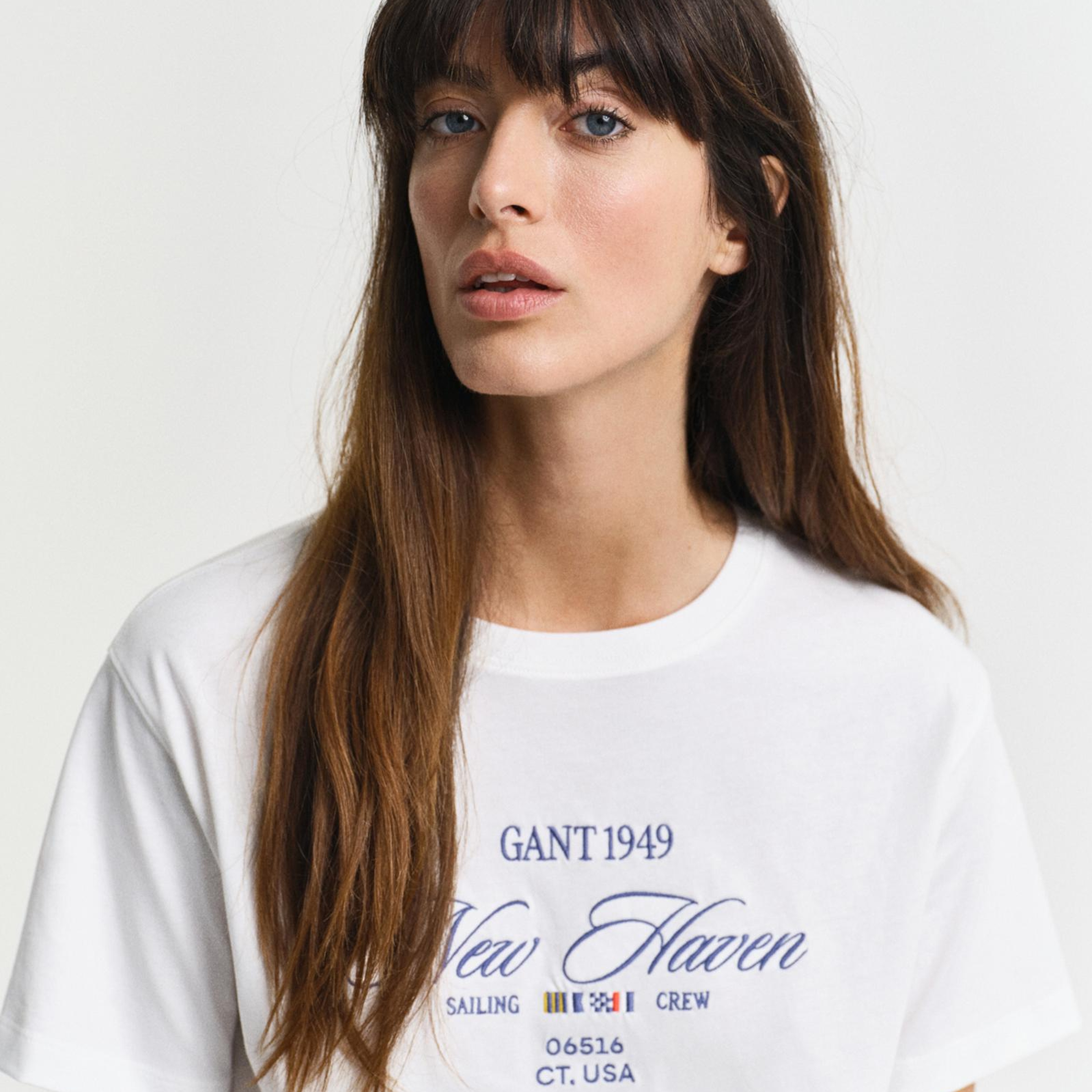 GANT Kadın Krem Relaxed Fit Bisiklet Yaka Logolu T-Shirt