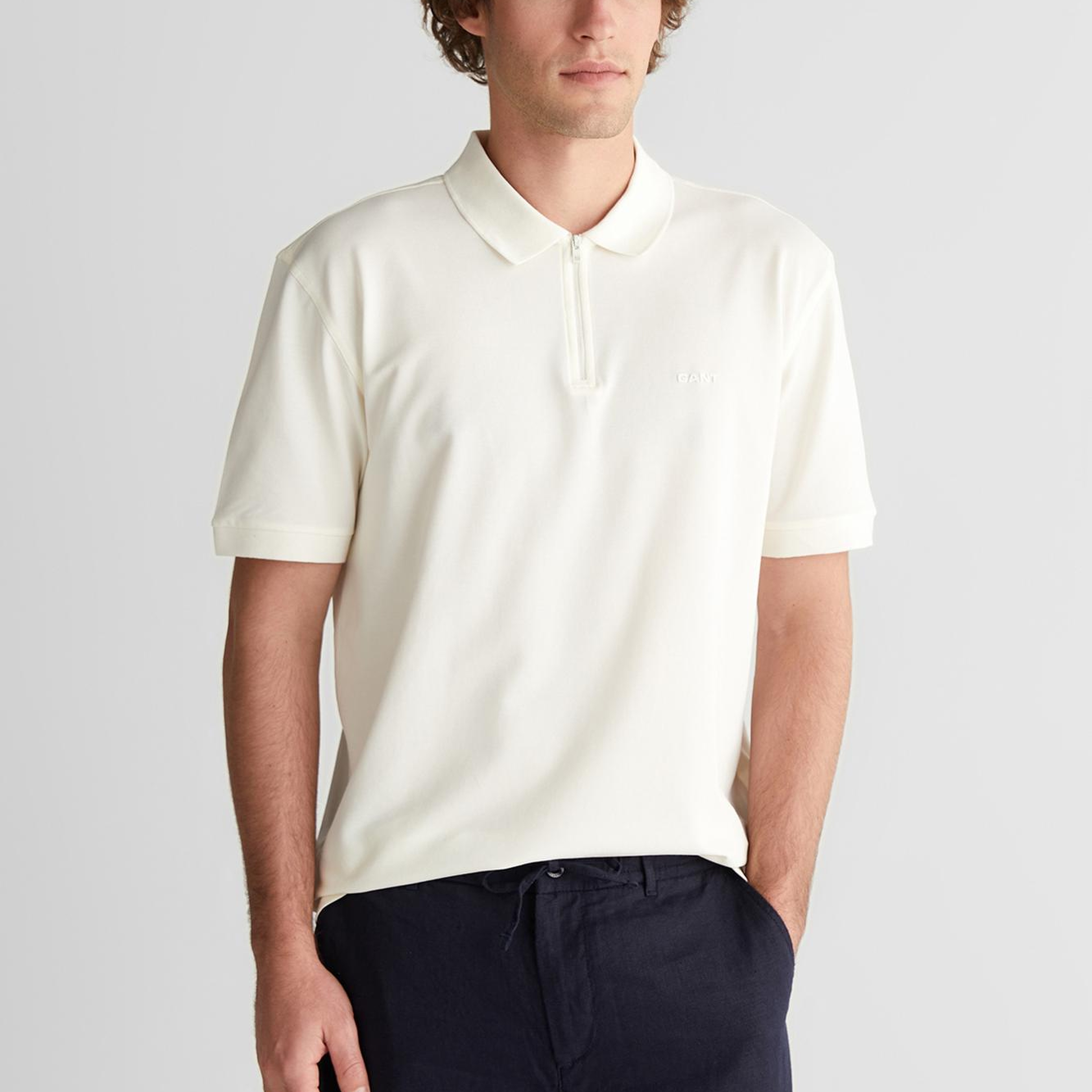 GANT Erkek Beyaz Regular Fit Yarım Fermuarlı Baskılı Polo Yaka T-Shirt